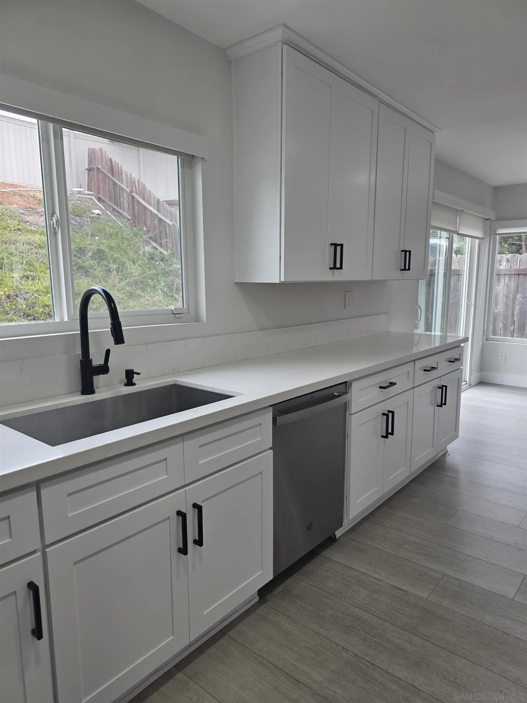 https://cdn.realtyfeed.com/cdn/127/260011501/60ffe5fee31bbb0af36ec071462cfa18.webp