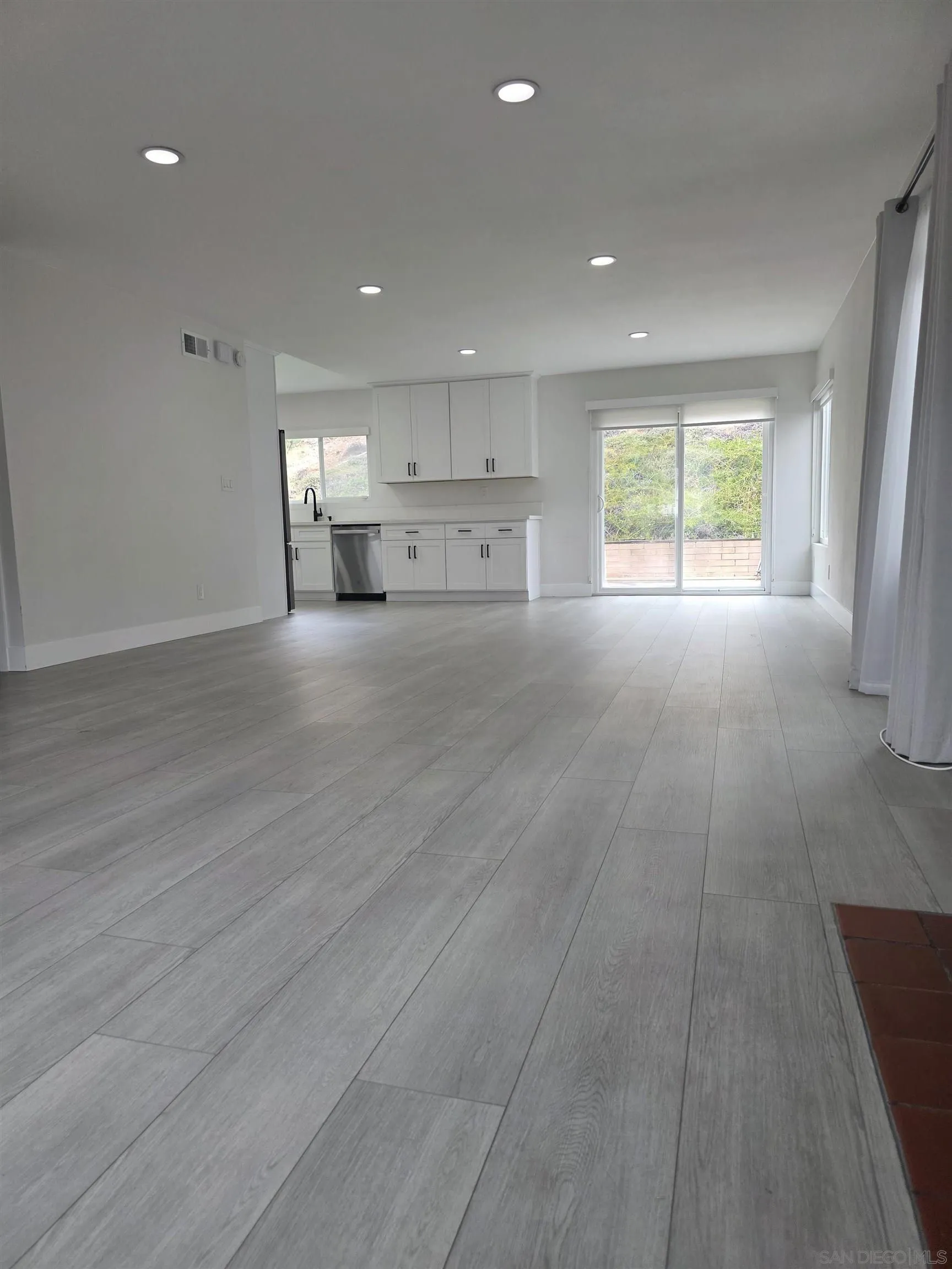 https://cdn.realtyfeed.com/cdn/127/260011501/9f1886455246799effdccab259109719.webp