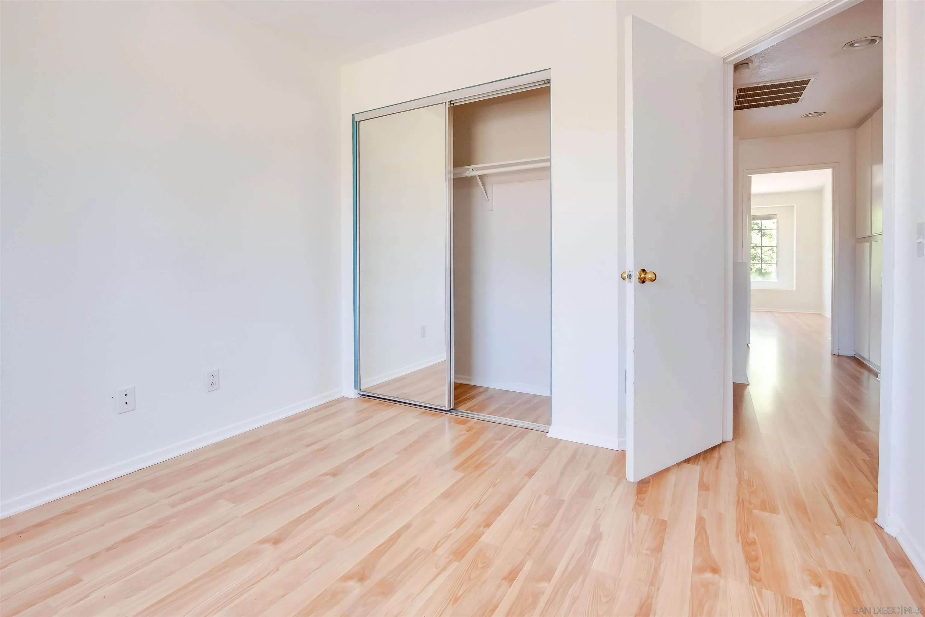 Photo #15: 260011503 Listing: Photo #15