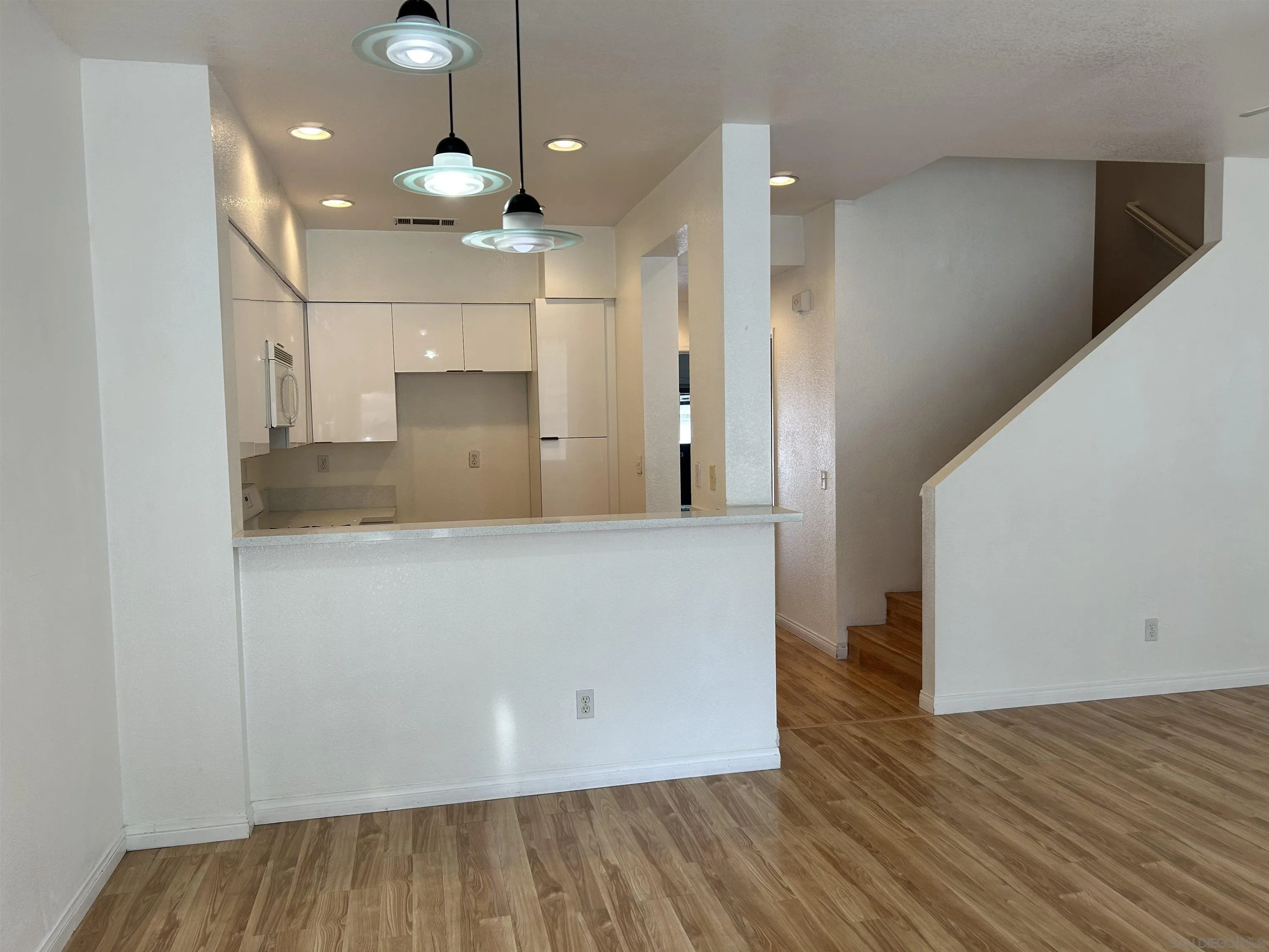 Photo #3: 260011503 Listing: Photo #3
