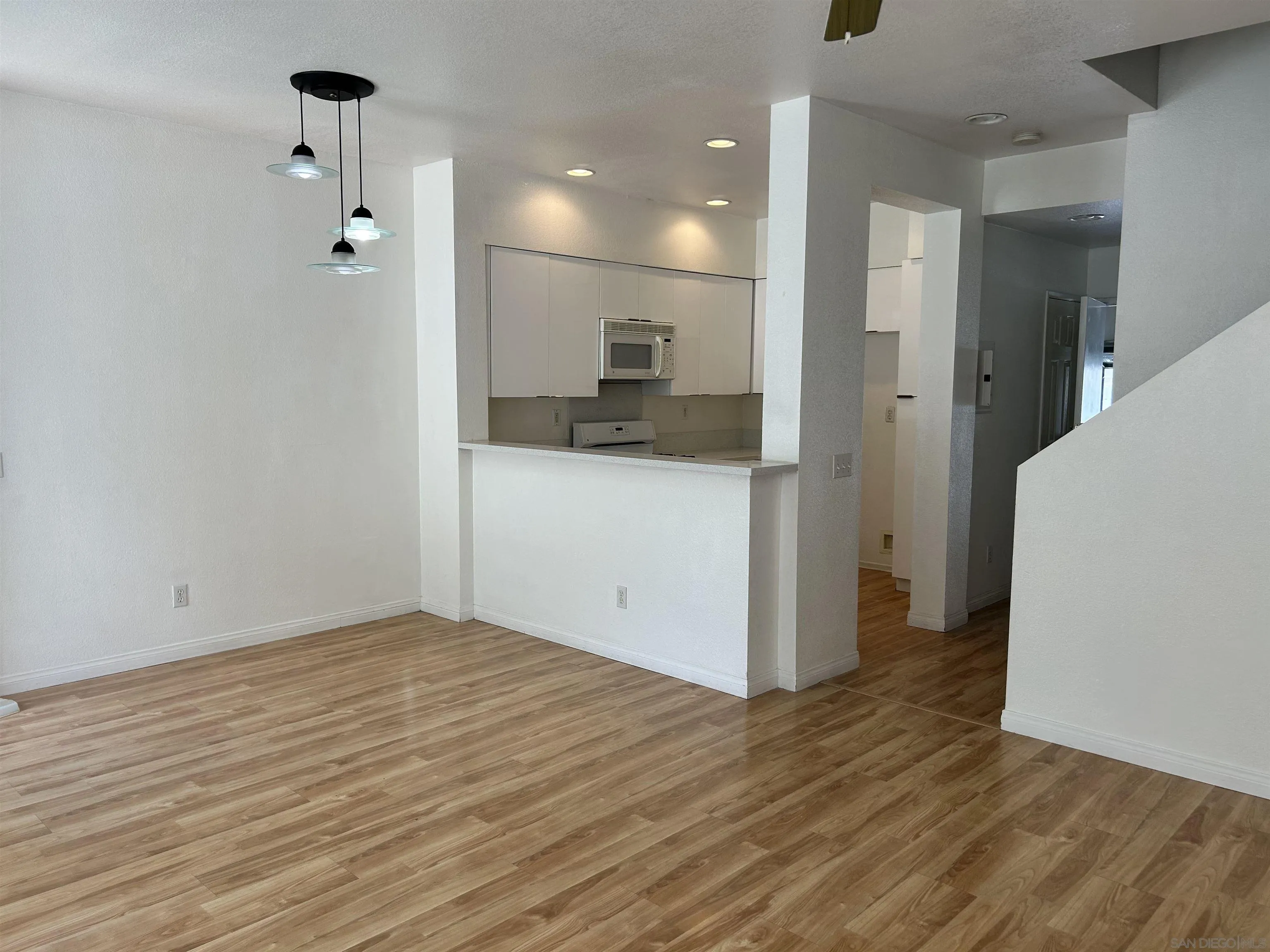 Photo #4: 260011503 Listing: Photo #4