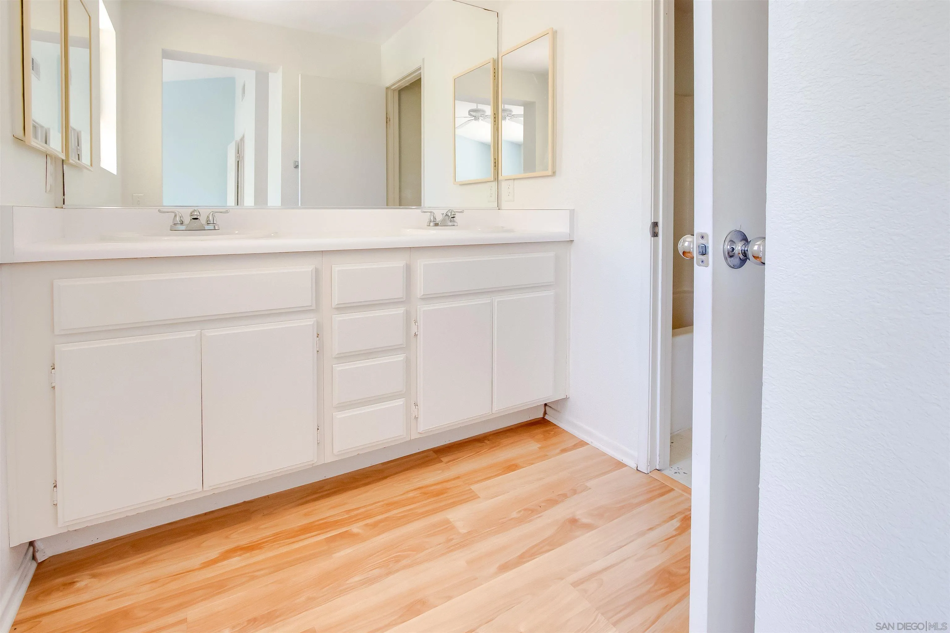 Photo #12: 260011503 Listing: Photo #12