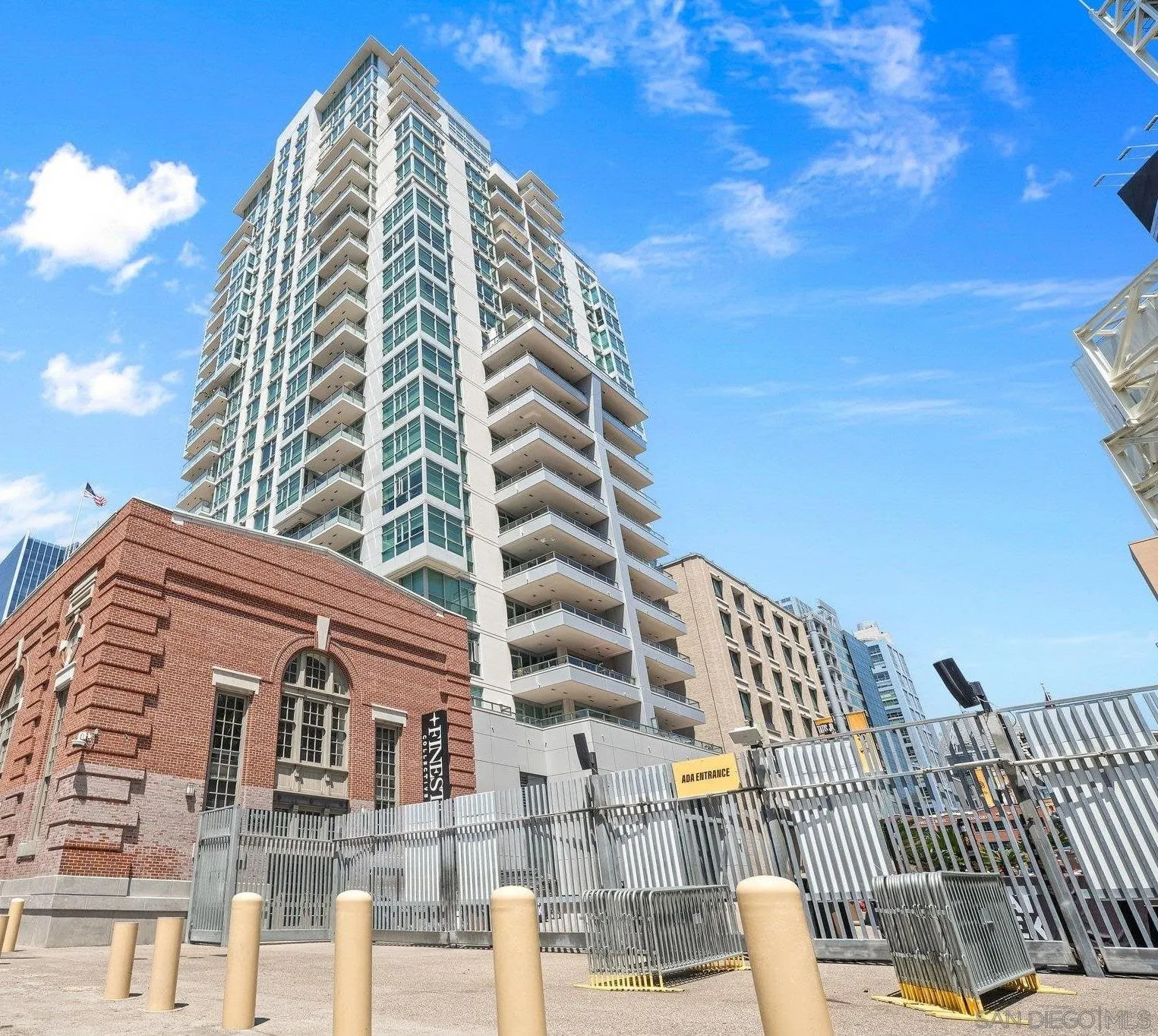 https://cdn.realtyfeed.com/cdn/127/260011505/f3dc06945914488e824b7d3030216ddb.webp