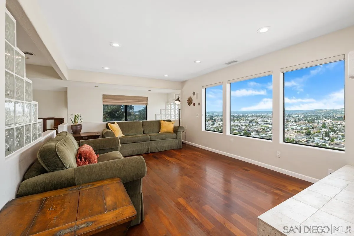 https://cdn.realtyfeed.com/cdn/127/260011509/809904d6896bcd4e505bf66825fdb831.webp