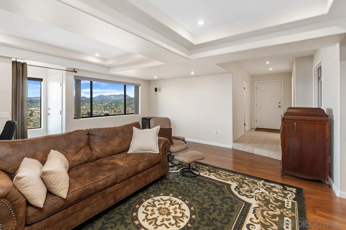 https://cdn.realtyfeed.com/cdn/127/260011509/de3ab775d01f2078f7bf3adbd39ca979.webp