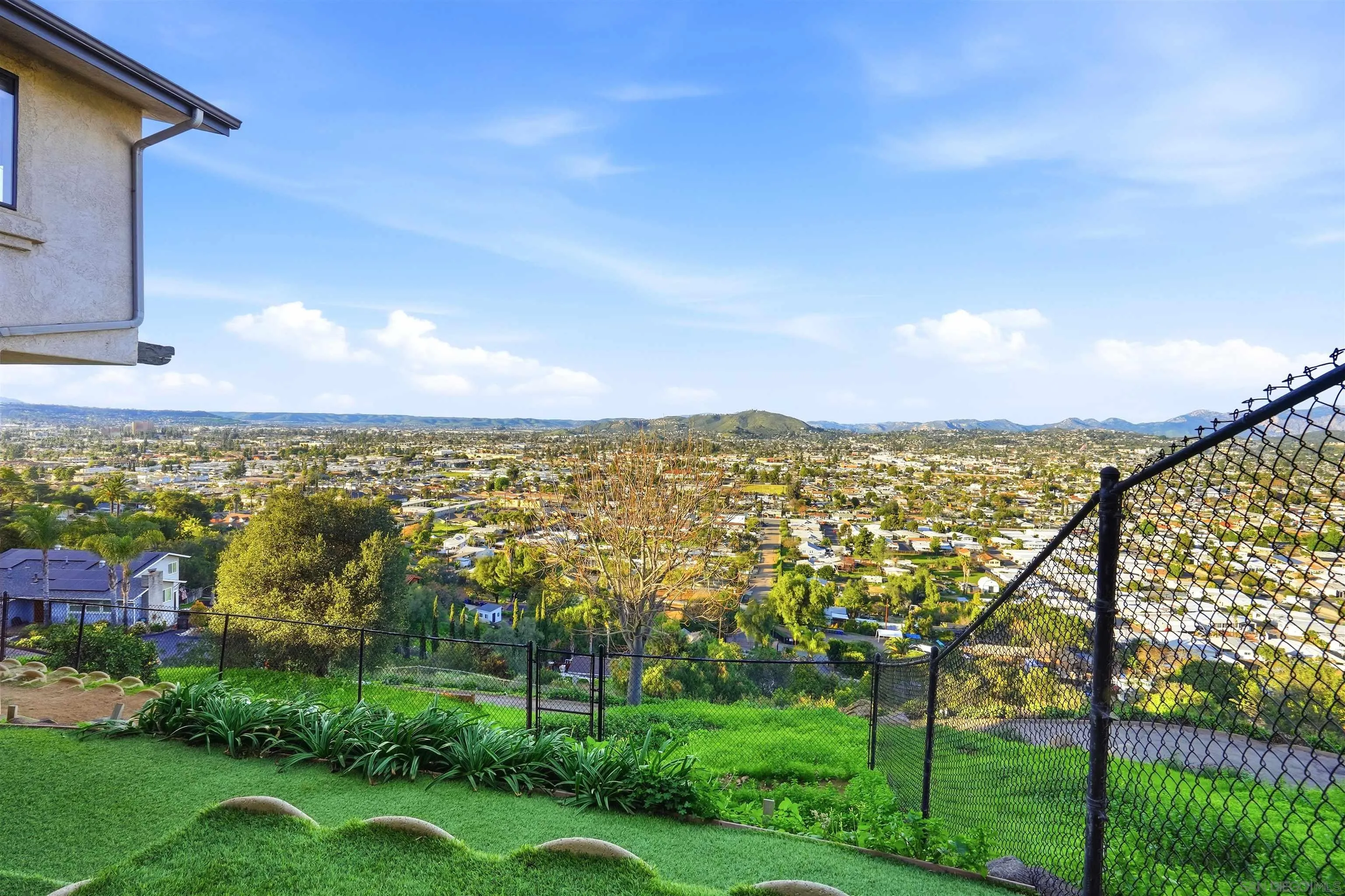 https://cdn.realtyfeed.com/cdn/127/260011509/de4a834779ca5bab0602040ef58ac3ad.webp