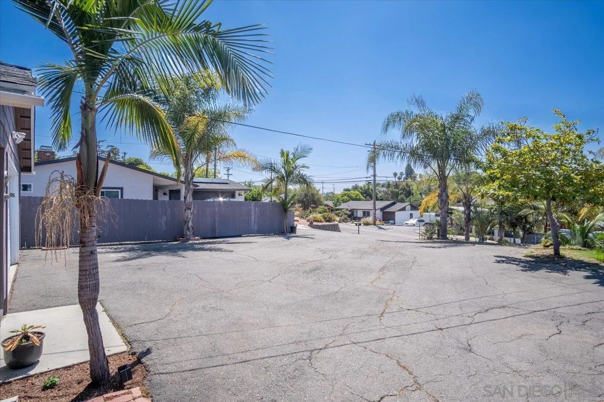https://cdn.realtyfeed.com/cdn/127/260011512/ae4ca16b2782402ae2d0fabf52668356.webp