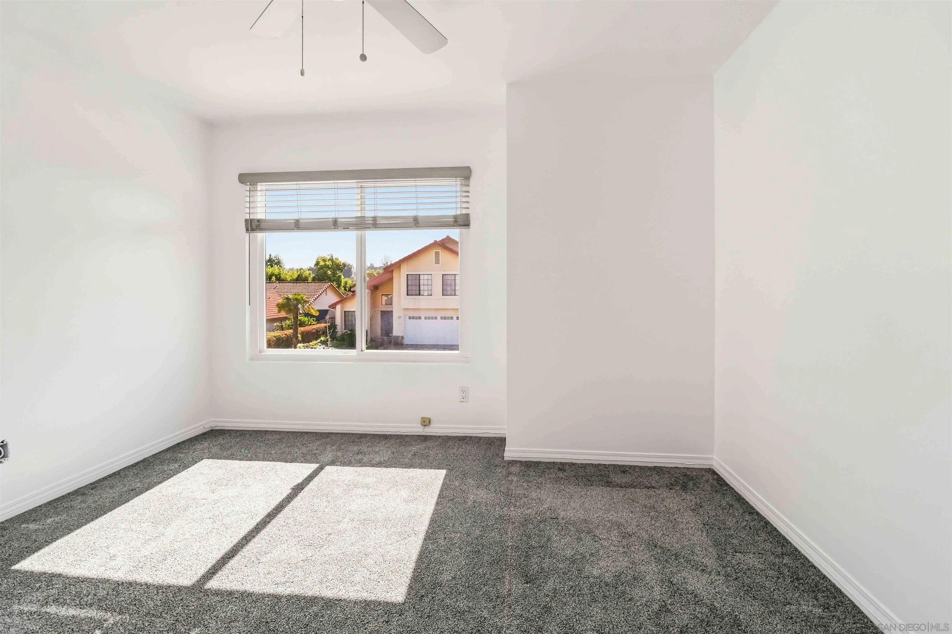 https://cdn.realtyfeed.com/cdn/127/260011516/1cb2024c4f950d412d2d80d252e16540.webp