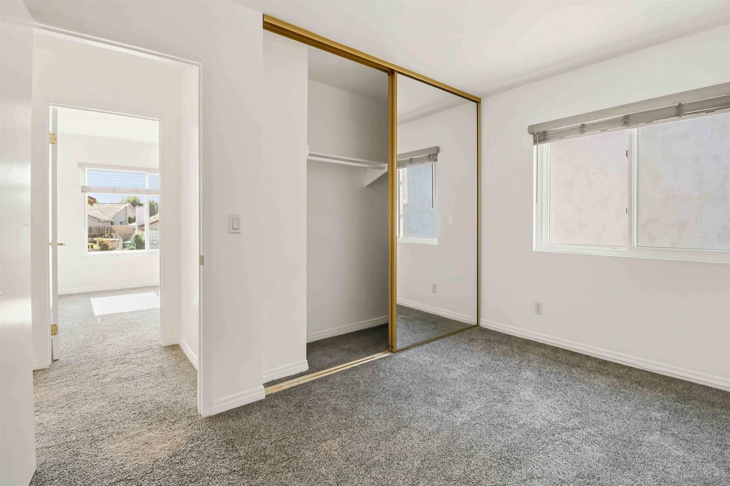 https://cdn.realtyfeed.com/cdn/127/260011516/2bcb225b1353201186a5d09a3a56402a.webp