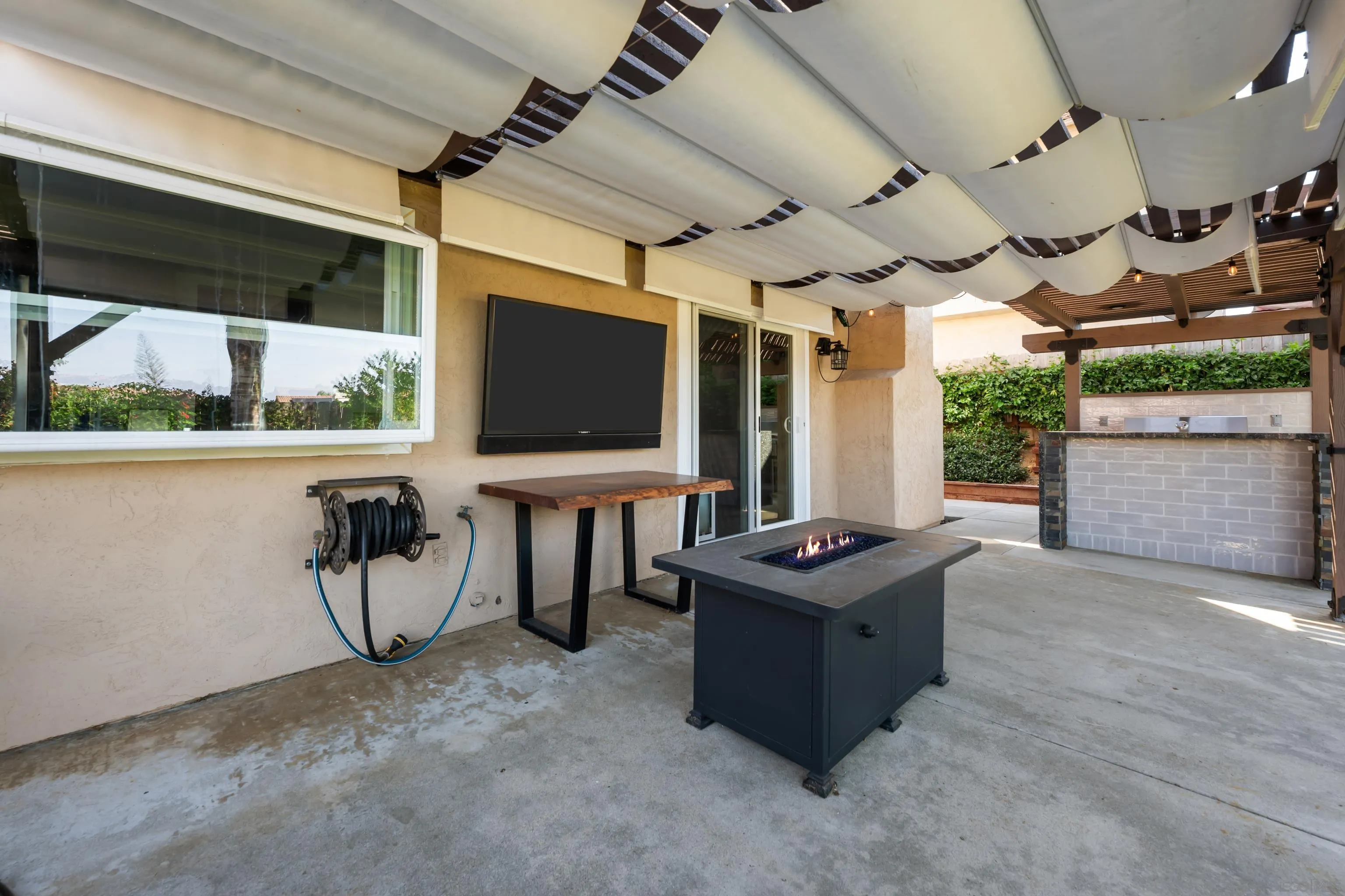 https://cdn.realtyfeed.com/cdn/127/260011516/6ade3df05a9afd2f69436f3349ce6d91.webp