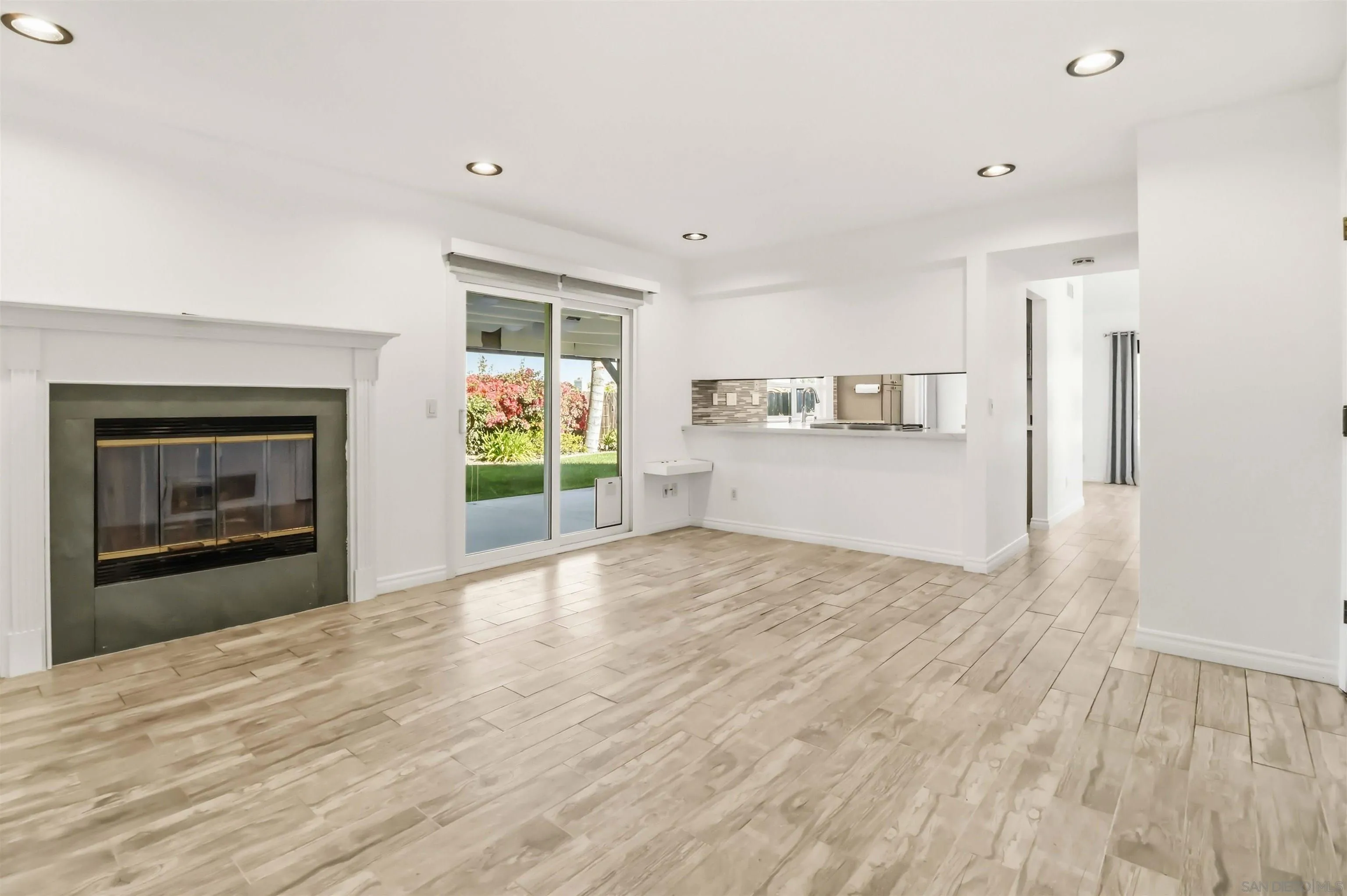 https://cdn.realtyfeed.com/cdn/127/260011516/758c5dc8ed1683a47dea480786af28c5.webp