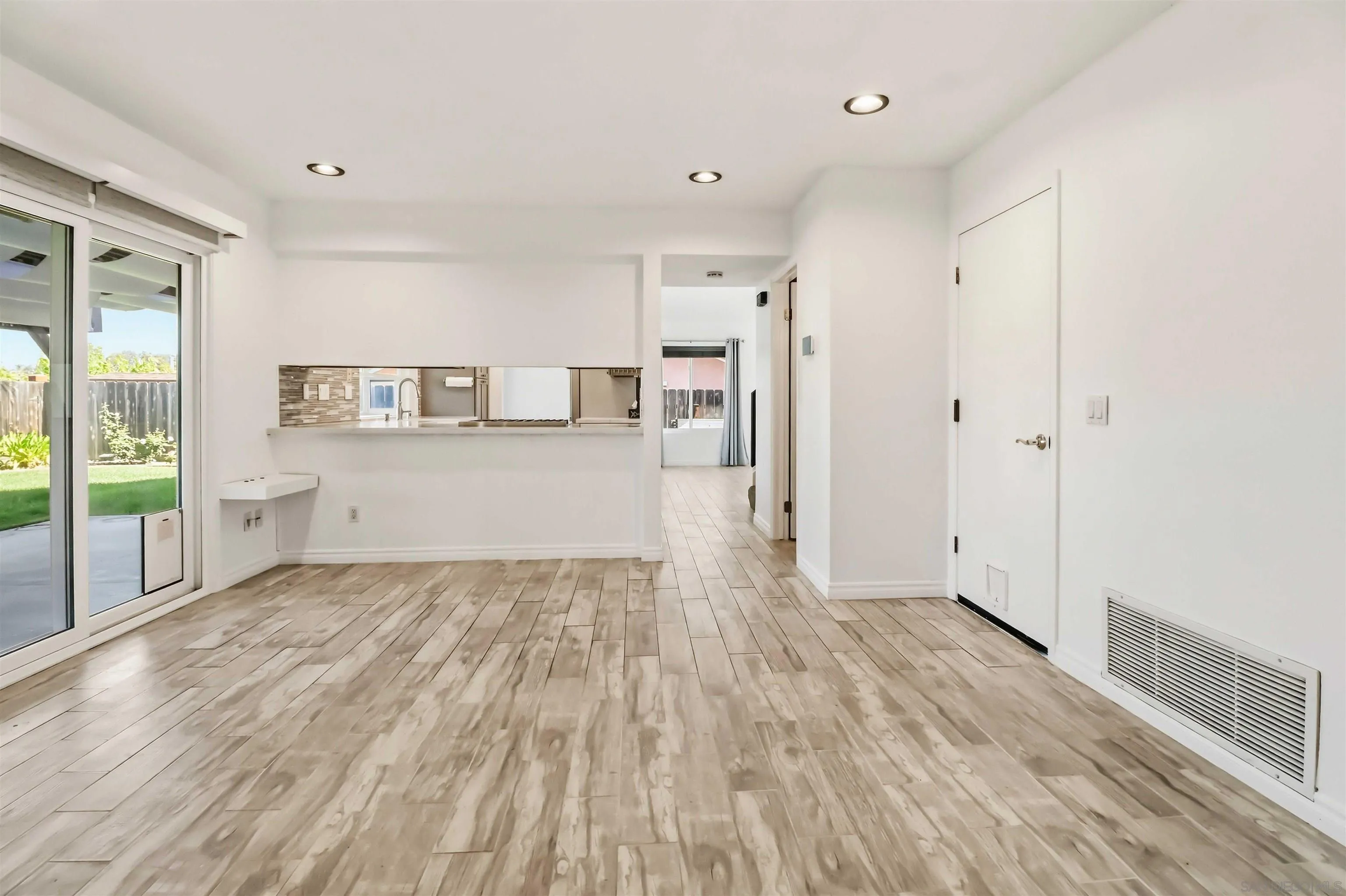 https://cdn.realtyfeed.com/cdn/127/260011516/b549b28208e12ee73eef19acd4dad818.webp