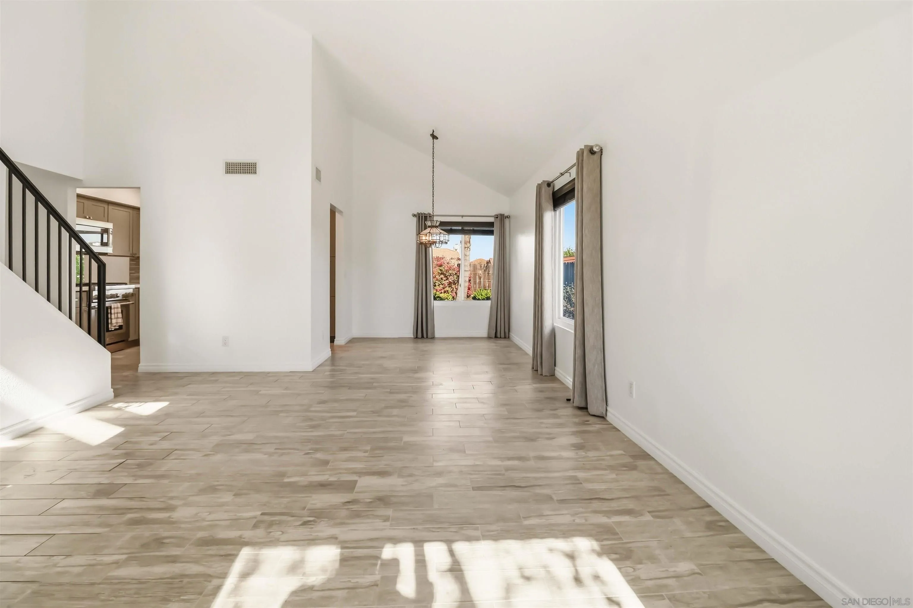 https://cdn.realtyfeed.com/cdn/127/260011516/c94b6db2dae26e1f42870cb3e8e98d67.webp