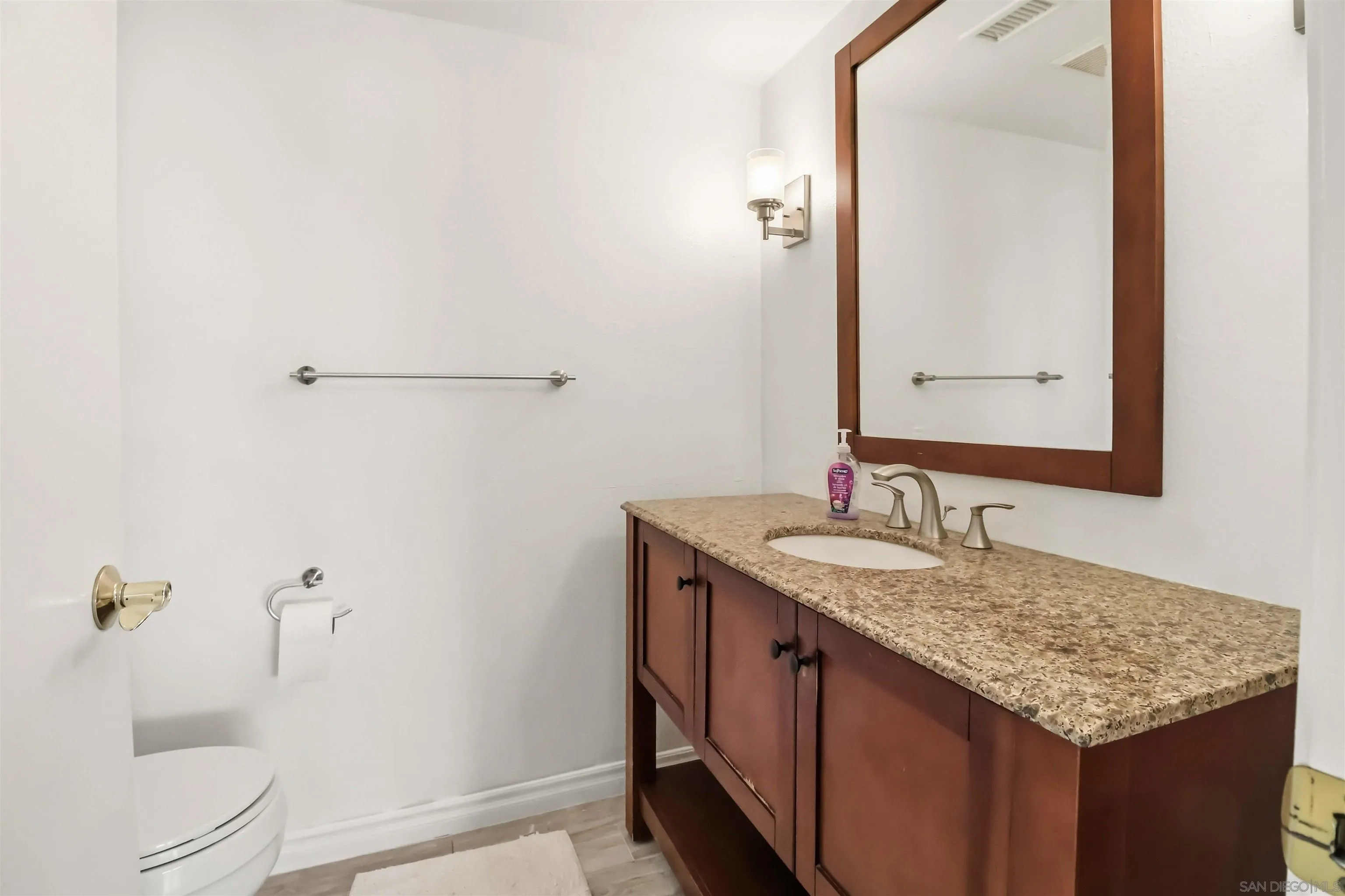 https://cdn.realtyfeed.com/cdn/127/260011516/e094354668e8a069e8b2a866e3e52817.webp
