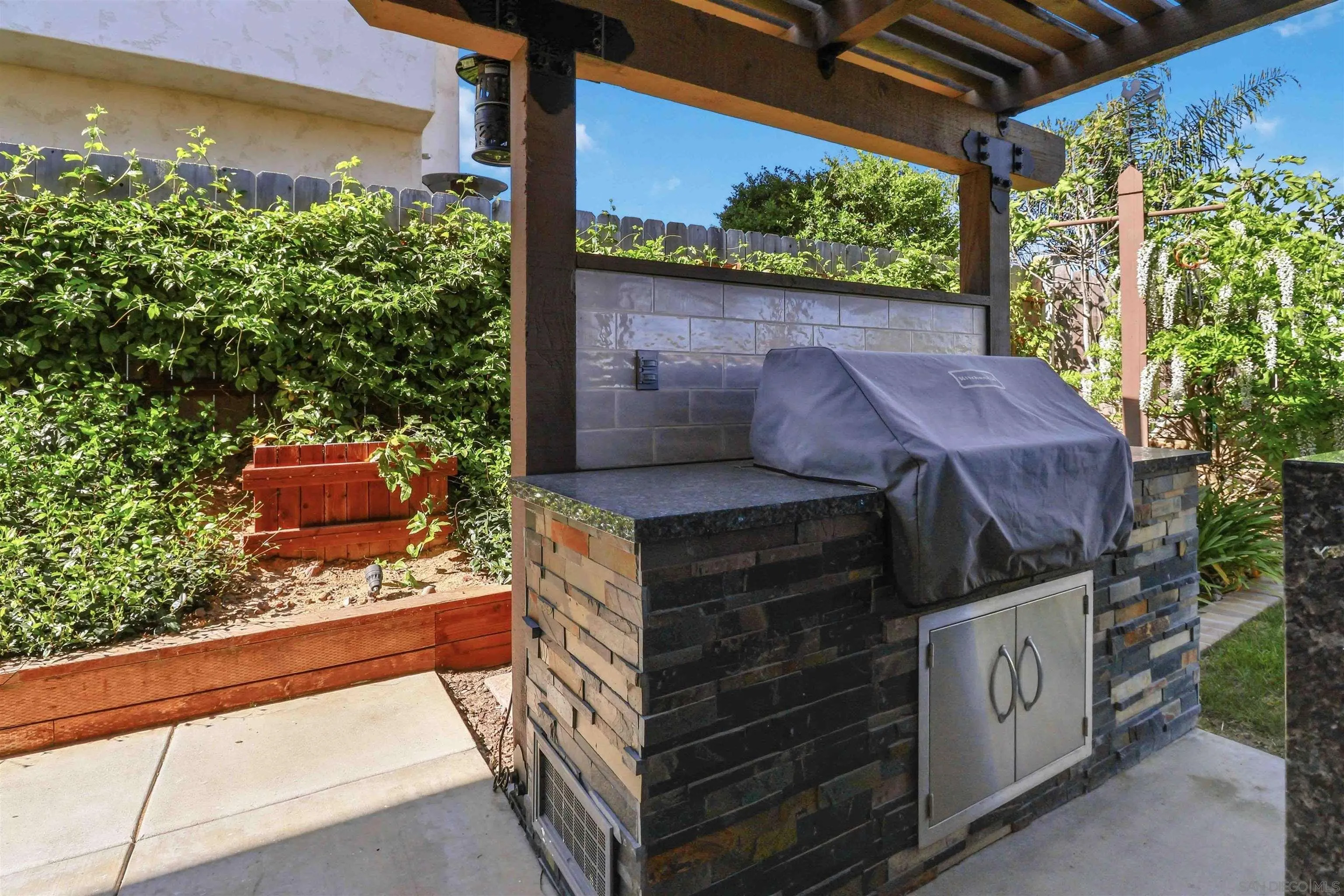 https://cdn.realtyfeed.com/cdn/127/260011516/e9e624170d20701ffde8731457d58125.webp