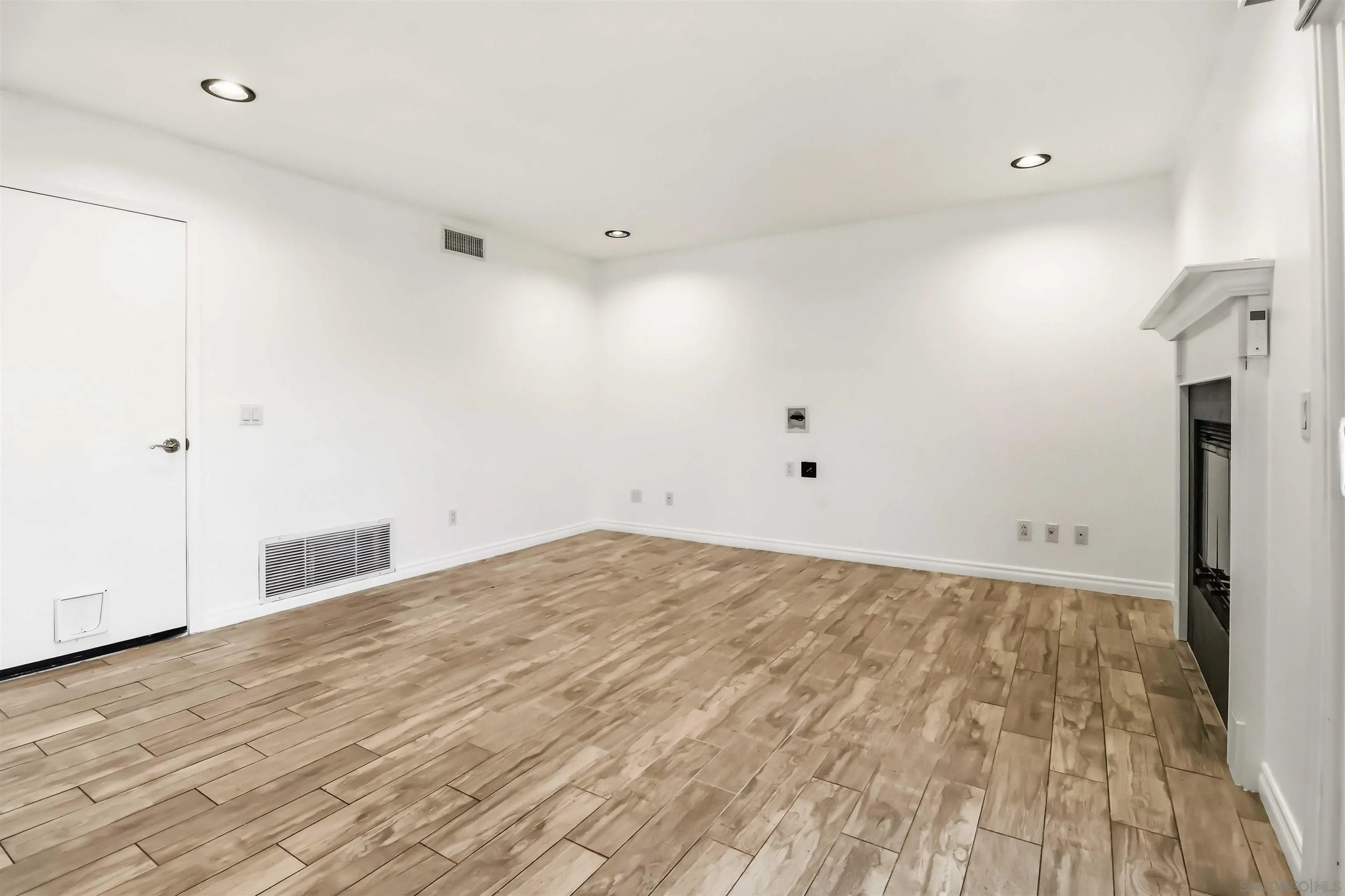 https://cdn.realtyfeed.com/cdn/127/260011516/edb050467e010cfcb1cd810c89eacc58.webp