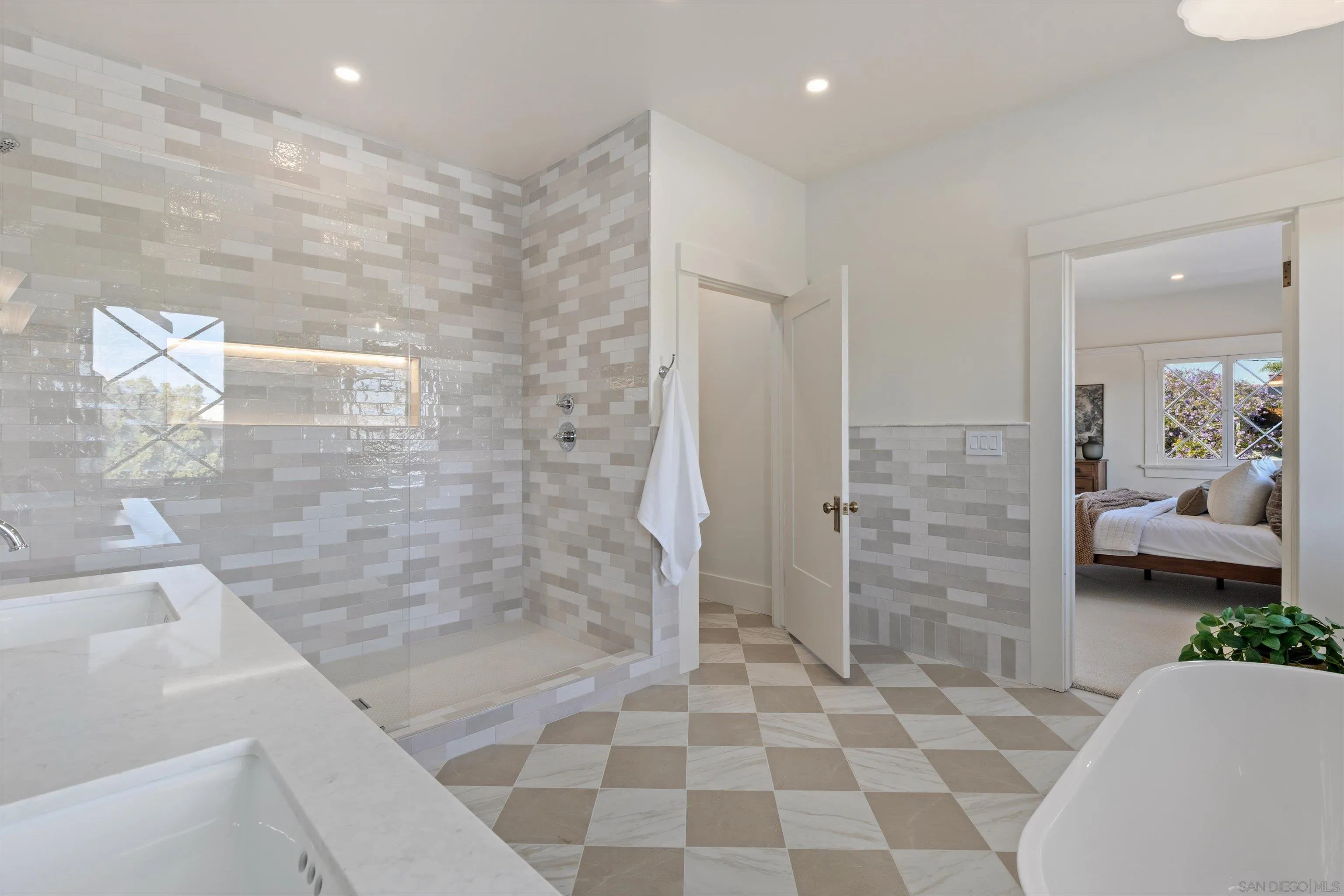 https://cdn.realtyfeed.com/cdn/127/260011519/1cc8c54d95be6cdeef4517bb233a6a02.webp