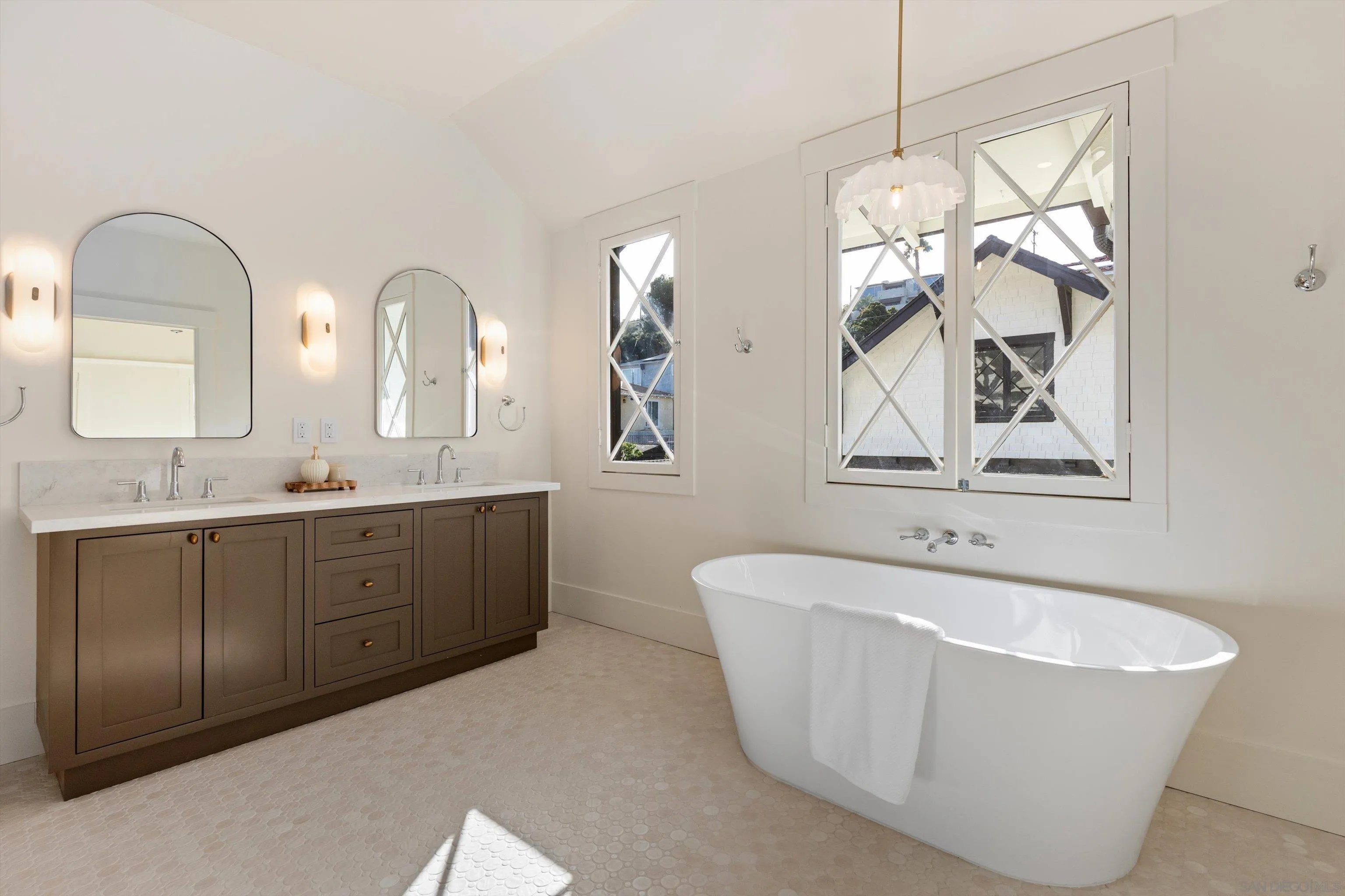https://cdn.realtyfeed.com/cdn/127/260011519/35e57deaa729b6eadeb66127691ba7ad.webp