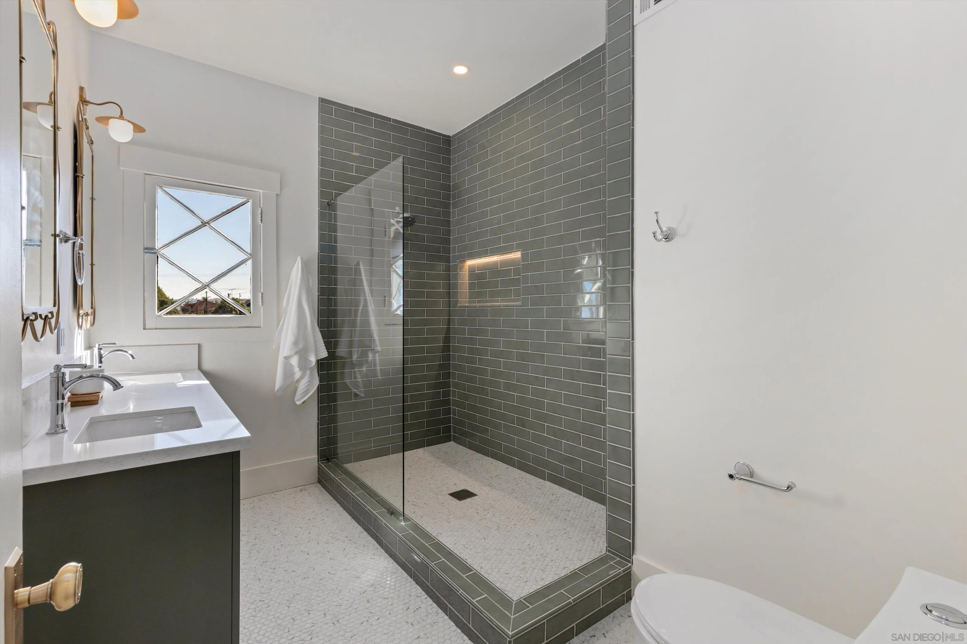 https://cdn.realtyfeed.com/cdn/127/260011519/8a46ace7717fe313f16effaf657d9002.webp