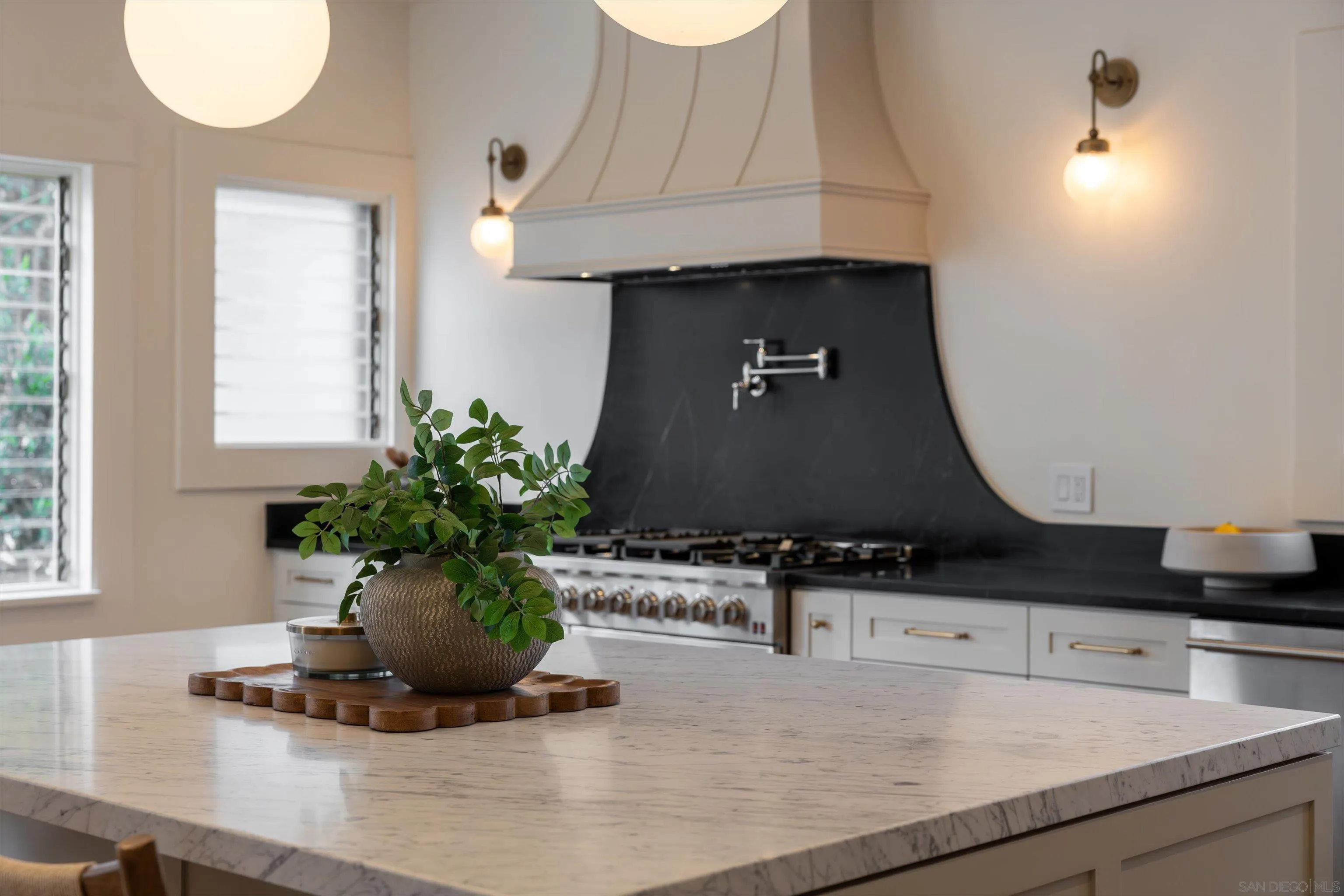 https://cdn.realtyfeed.com/cdn/127/260011519/921935886f3d043152df5fb2bd321153.webp