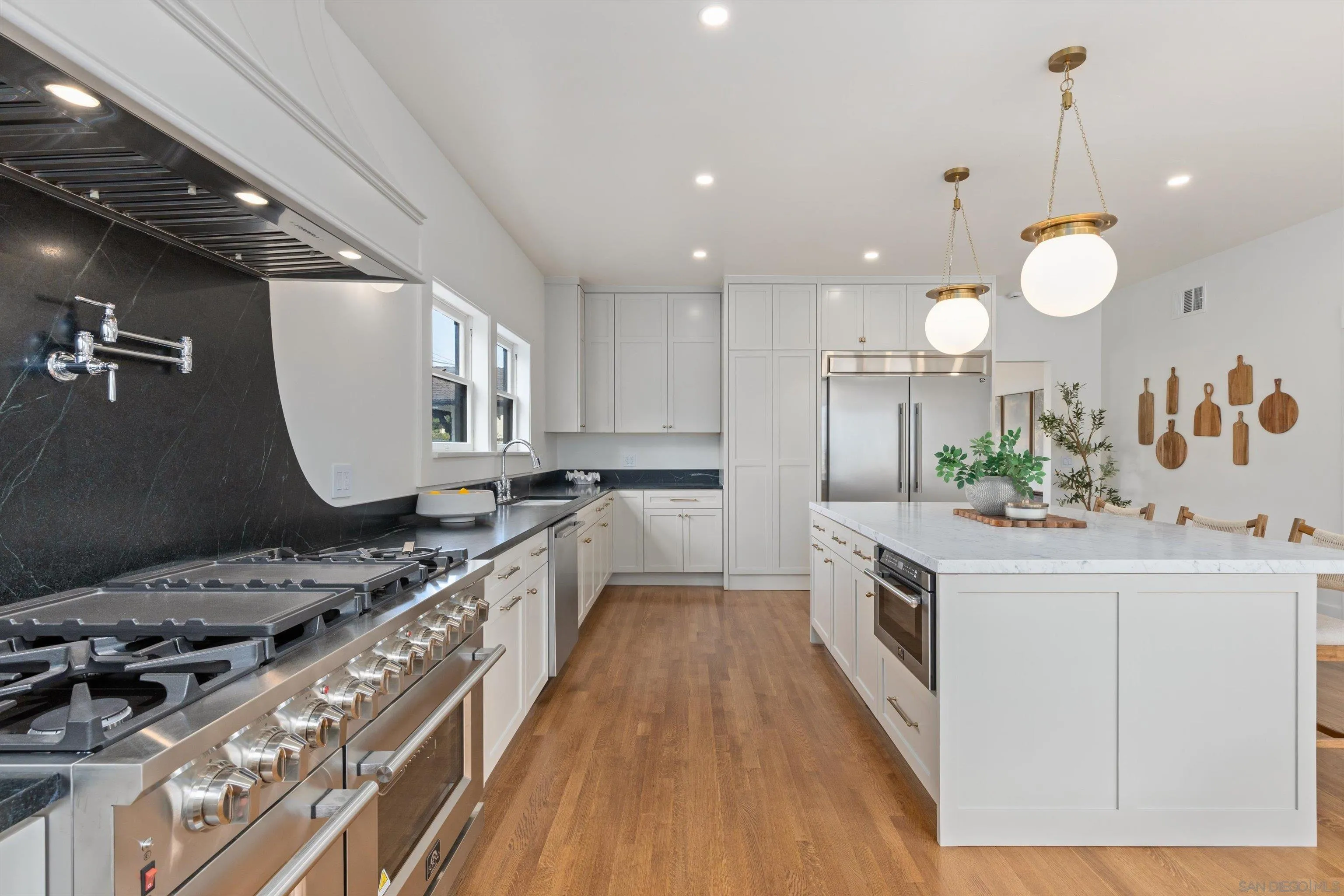 https://cdn.realtyfeed.com/cdn/127/260011519/a8dbaa6b617db8ece223d25bbb6e0c02.webp