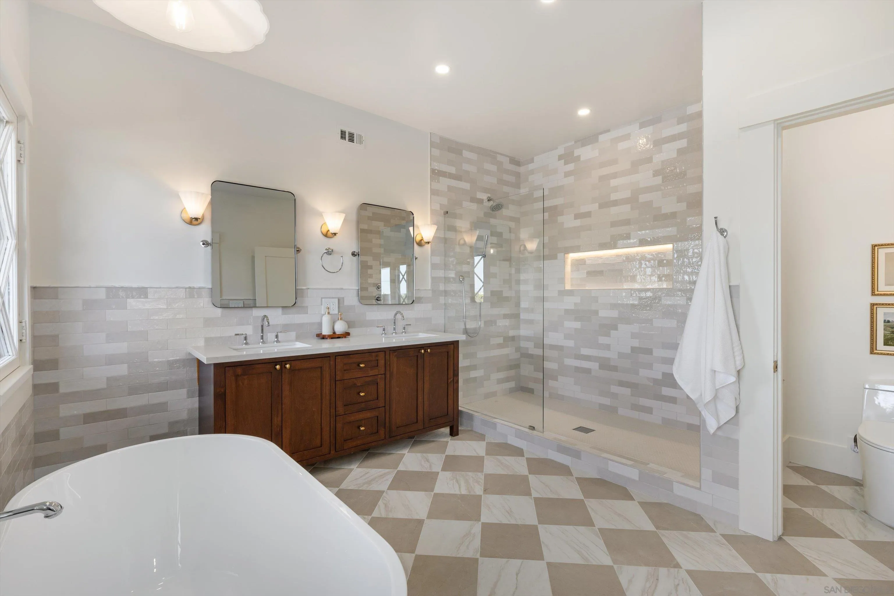 https://cdn.realtyfeed.com/cdn/127/260011519/b5619d1c0338d316e01743676e23b32e.webp