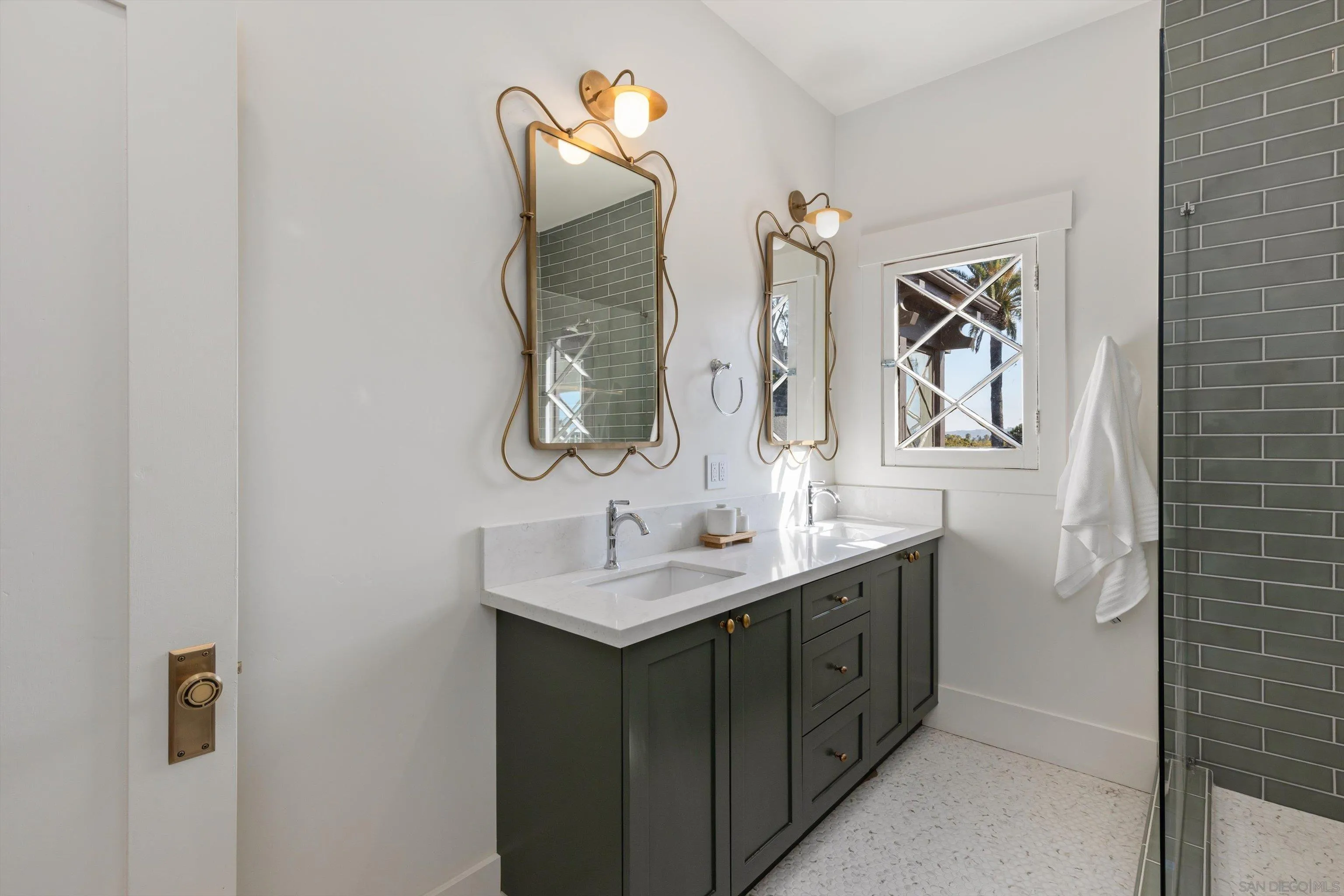 https://cdn.realtyfeed.com/cdn/127/260011519/e734000f7046aa7a0c02e9a65f8949dc.webp