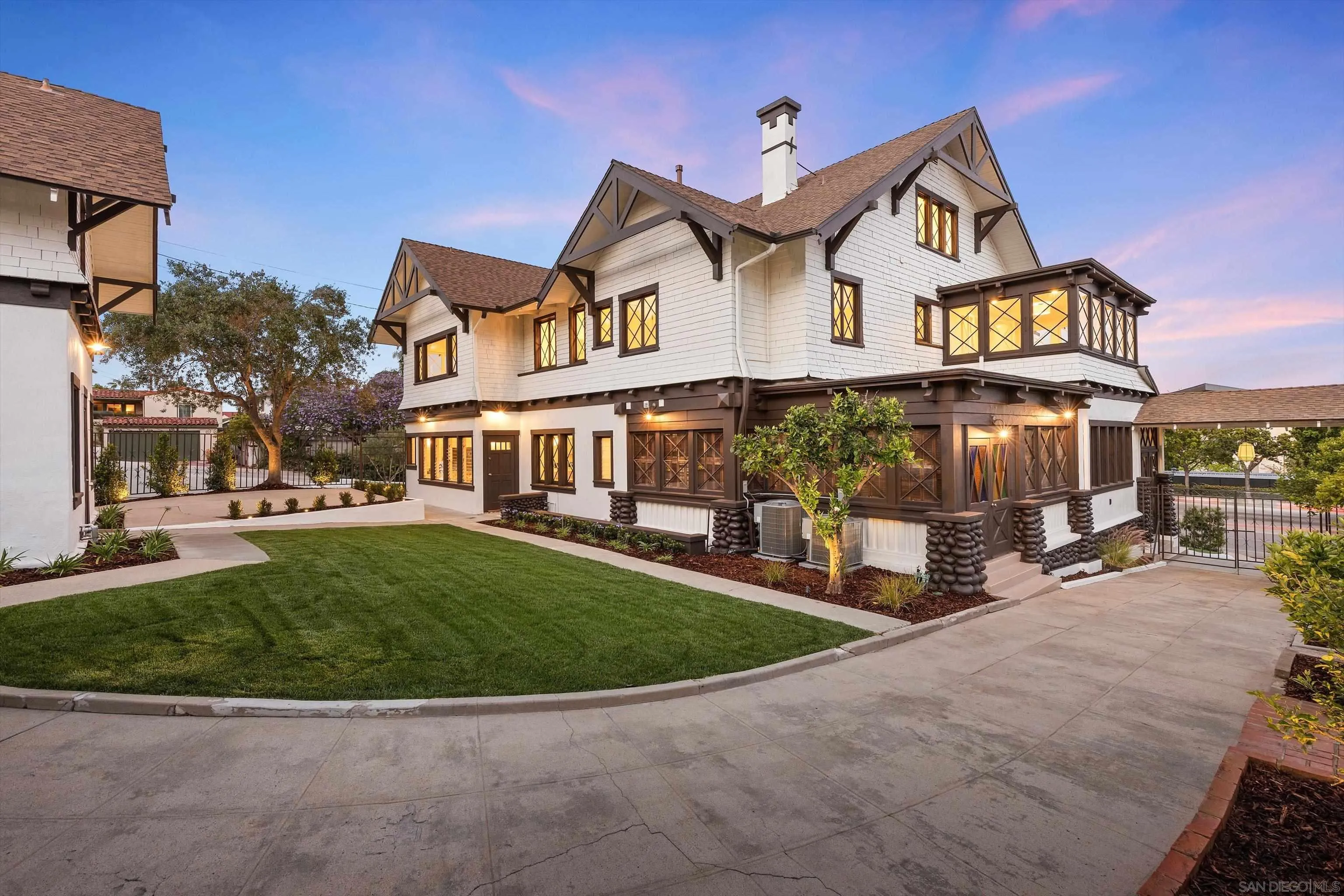 https://cdn.realtyfeed.com/cdn/127/260011519/eb5cdc8af07a88ada872a6a3da2d9226.webp