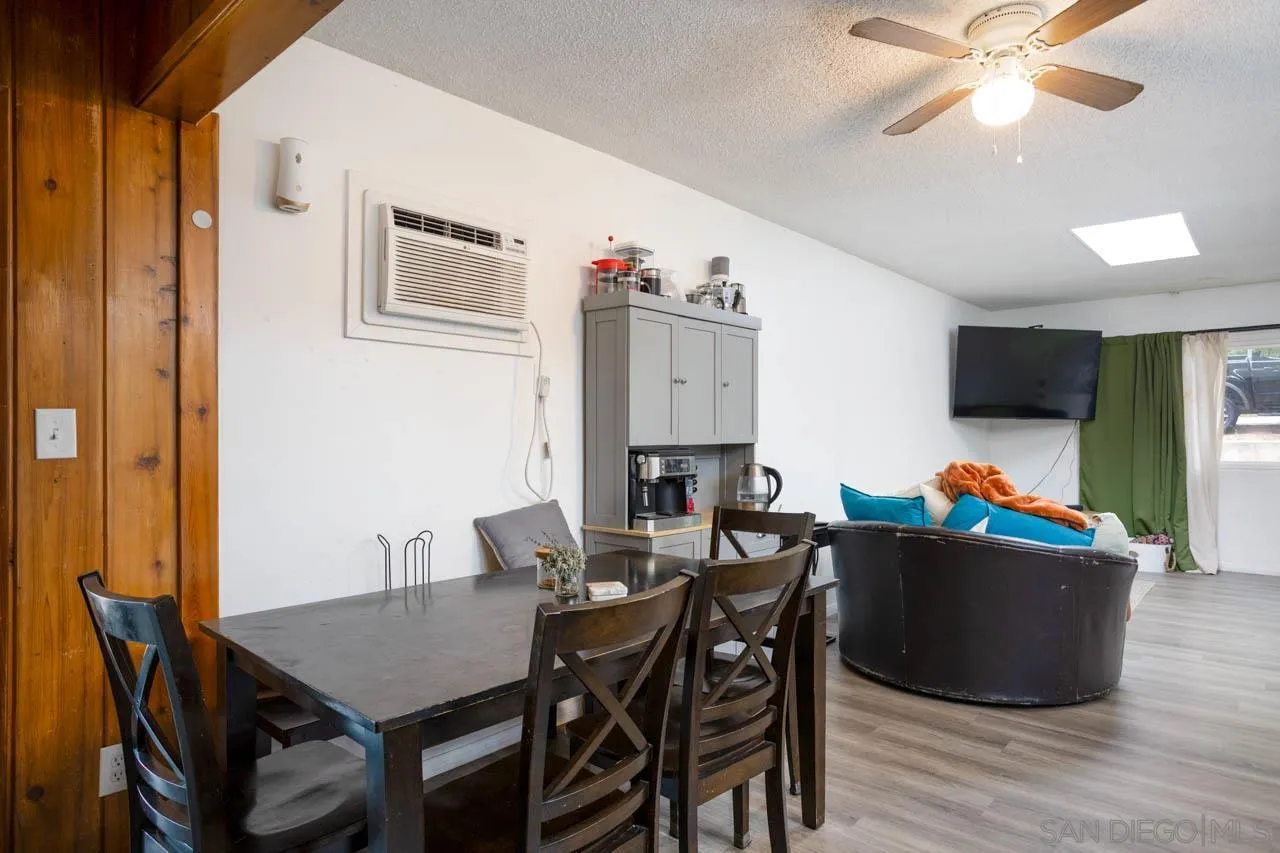 https://cdn.realtyfeed.com/cdn/127/260011525/554bd906761959f0c942648ca05daa45.webp