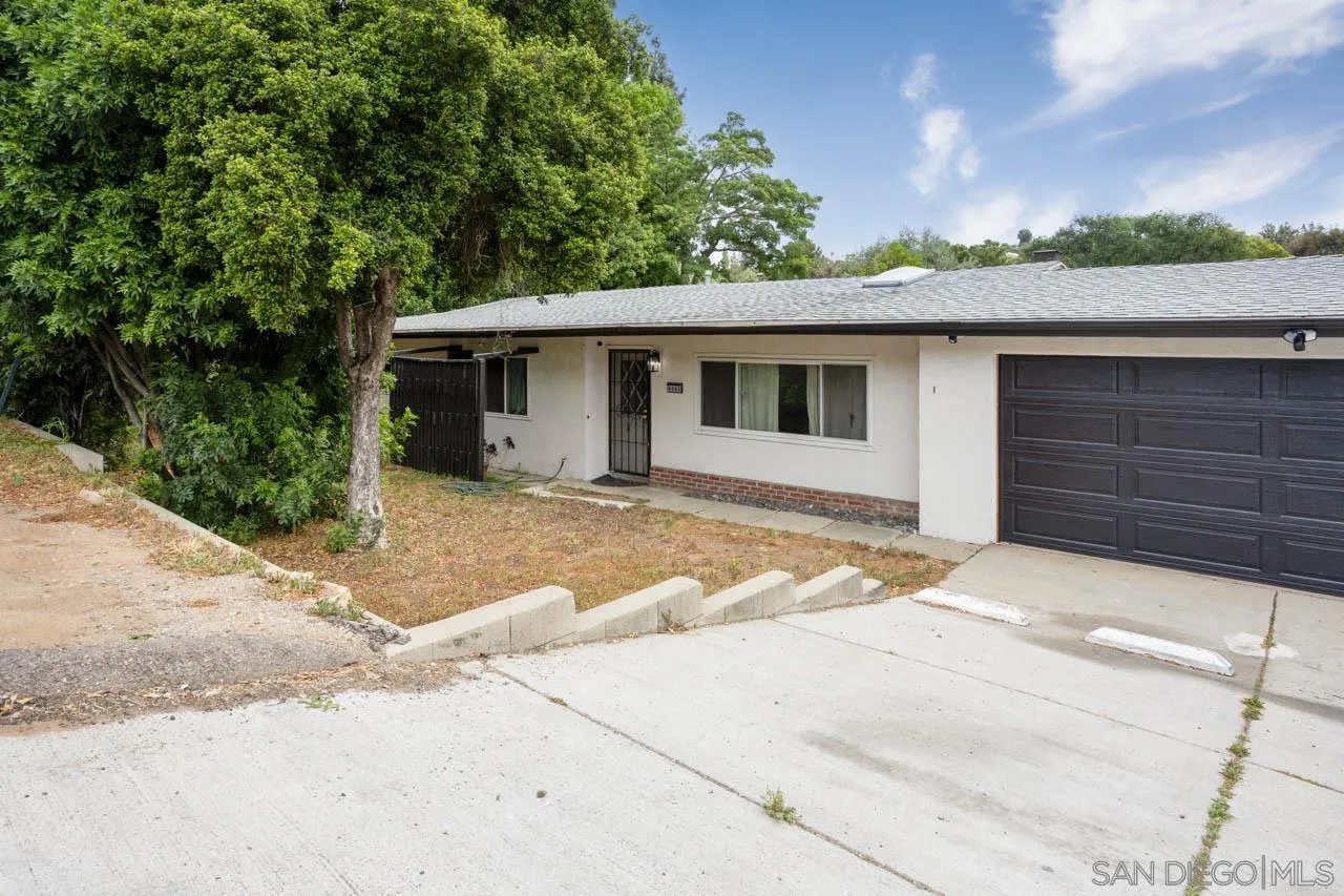 https://cdn.realtyfeed.com/cdn/127/260011525/758a1bde3cd74efea286cc78540711ae.webp