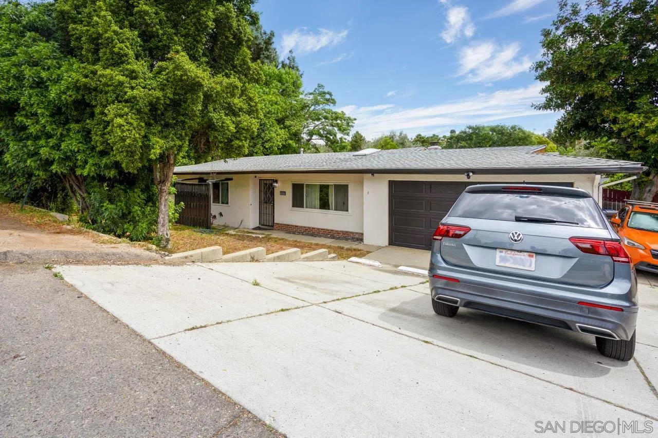 https://cdn.realtyfeed.com/cdn/127/260011525/8896952ab1afd6edee524dd674250122.webp