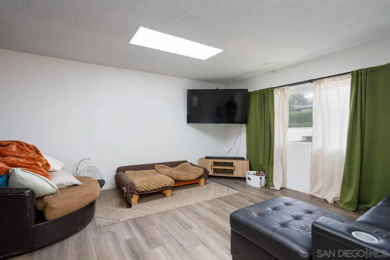 https://cdn.realtyfeed.com/cdn/127/260011525/a8bad4ffe8290fe0738dce42ee375fd8.webp