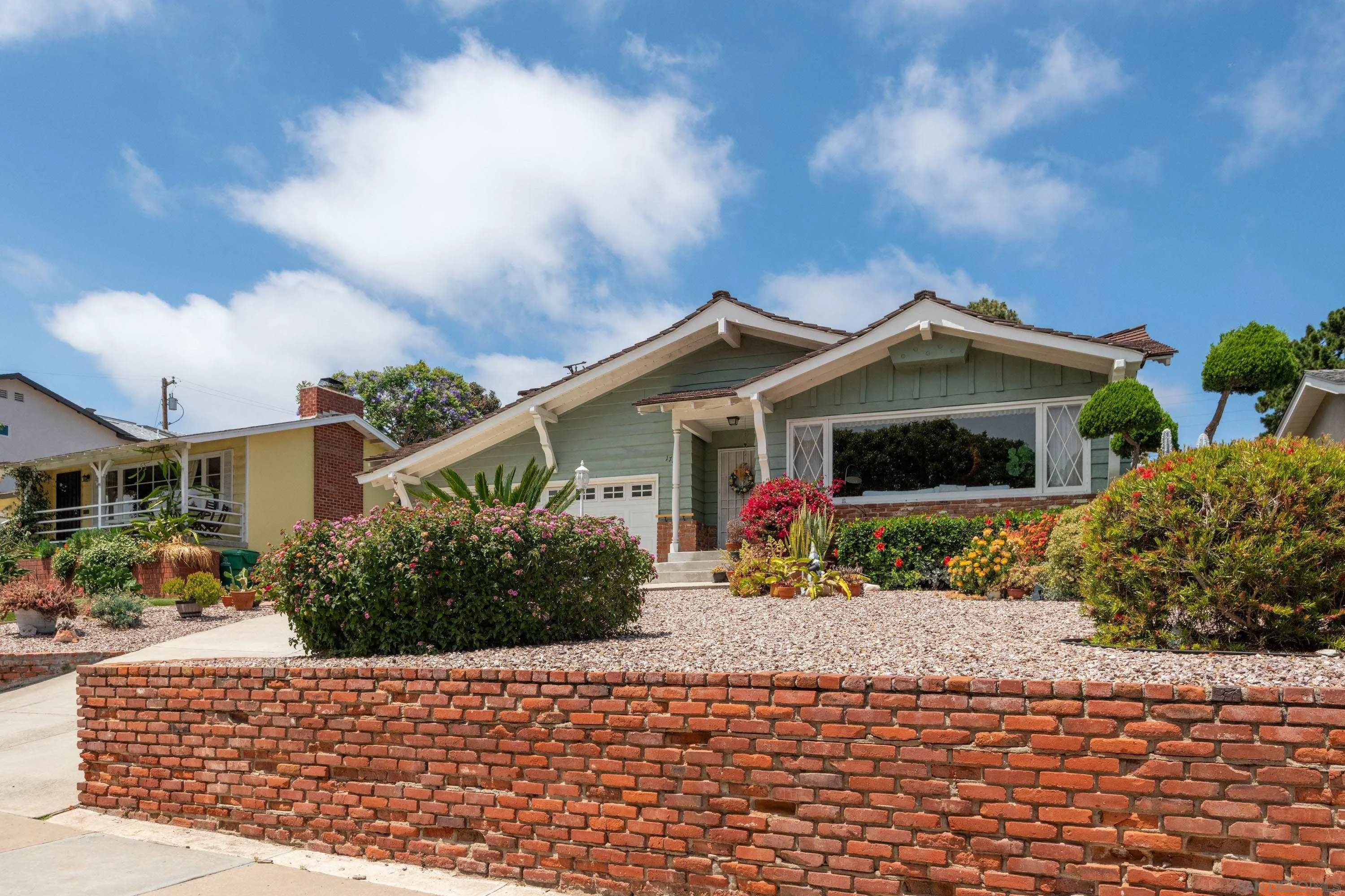 https://cdn.realtyfeed.com/cdn/127/260011527/4b8845b421b4260ad2ad193488e6c014.webp