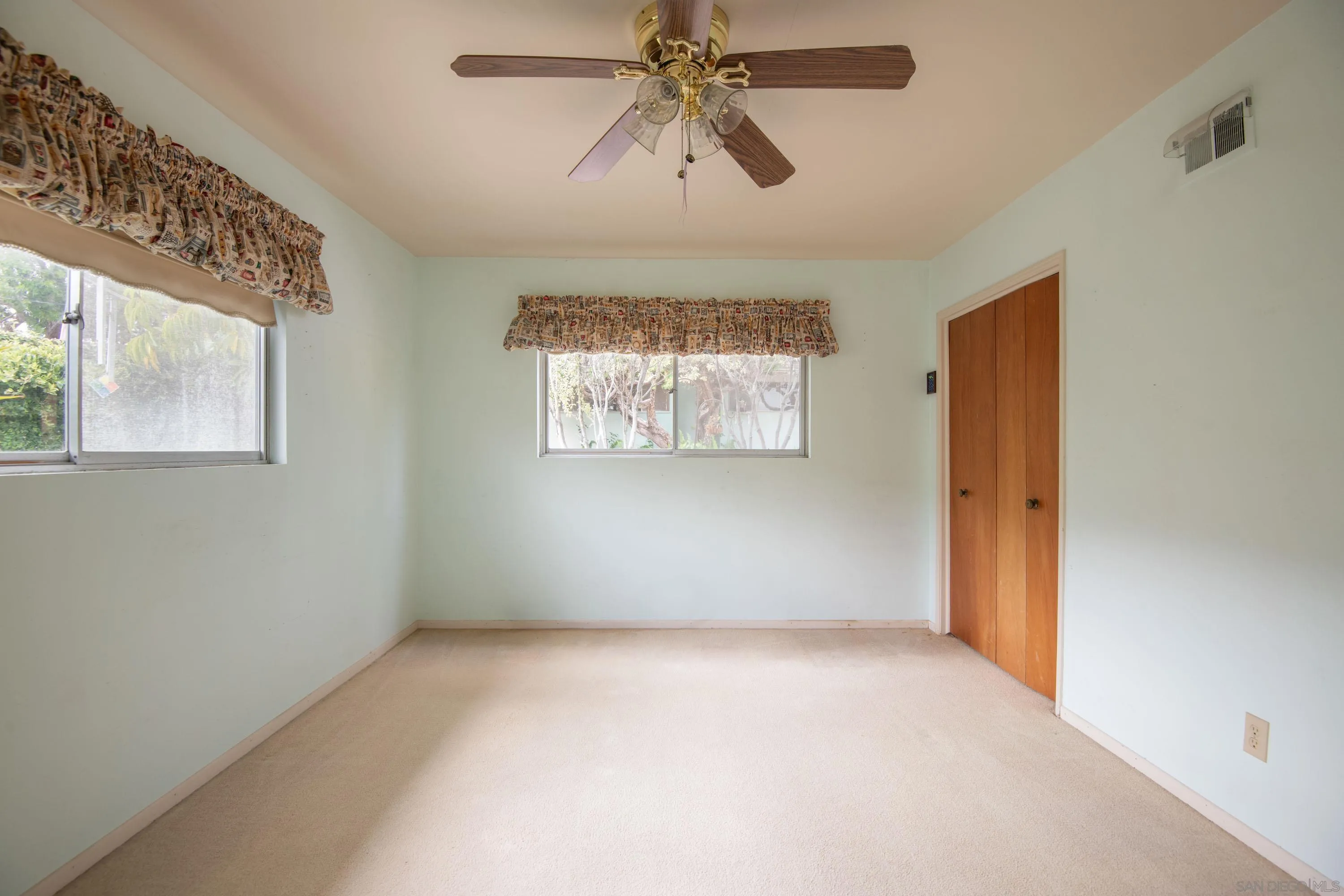 https://cdn.realtyfeed.com/cdn/127/260011527/7641df6e73990ab61a3464393e0db5c1.webp