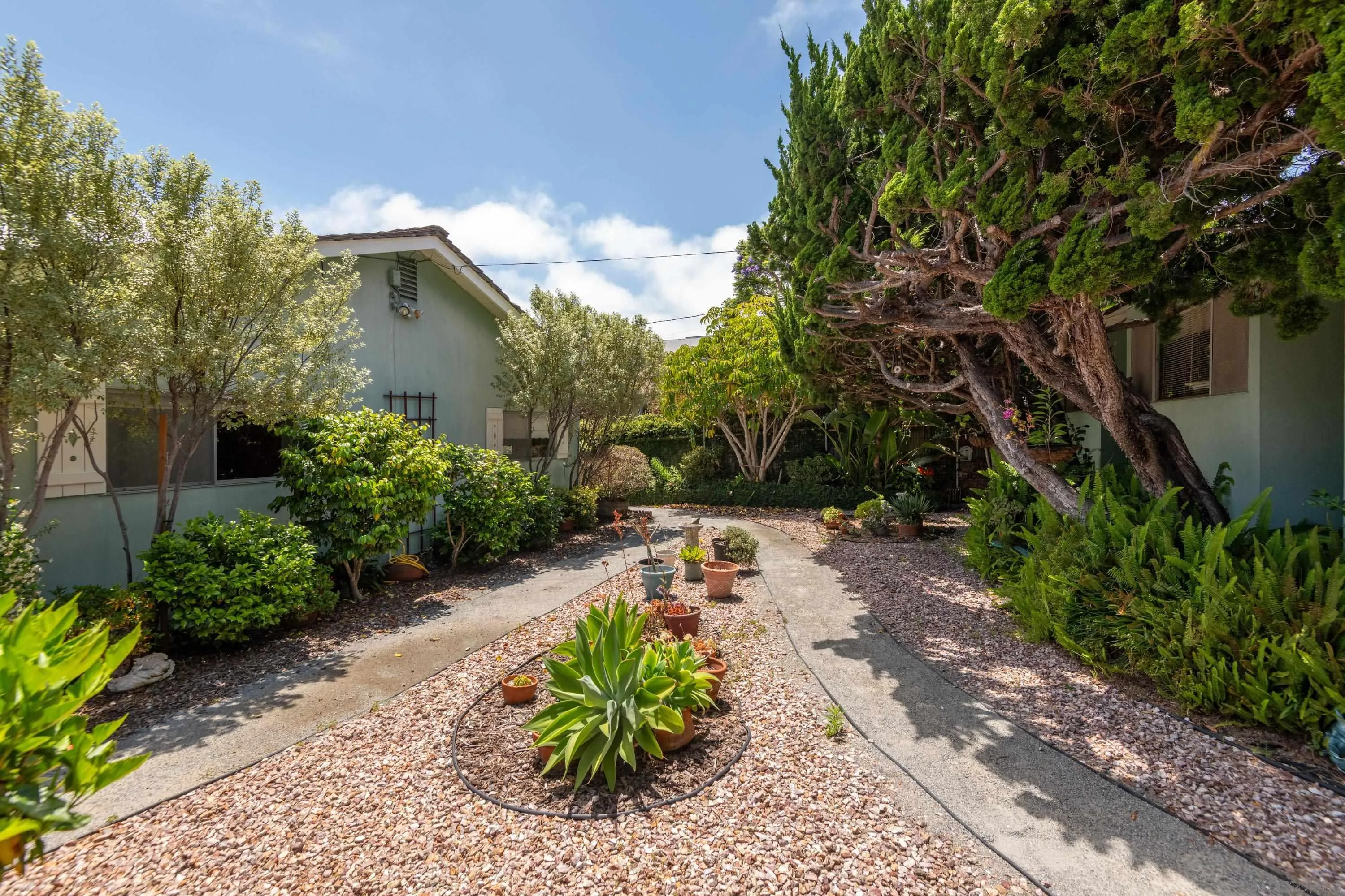 https://cdn.realtyfeed.com/cdn/127/260011527/945706d9ea7e883b4ef6813e646d9195.webp