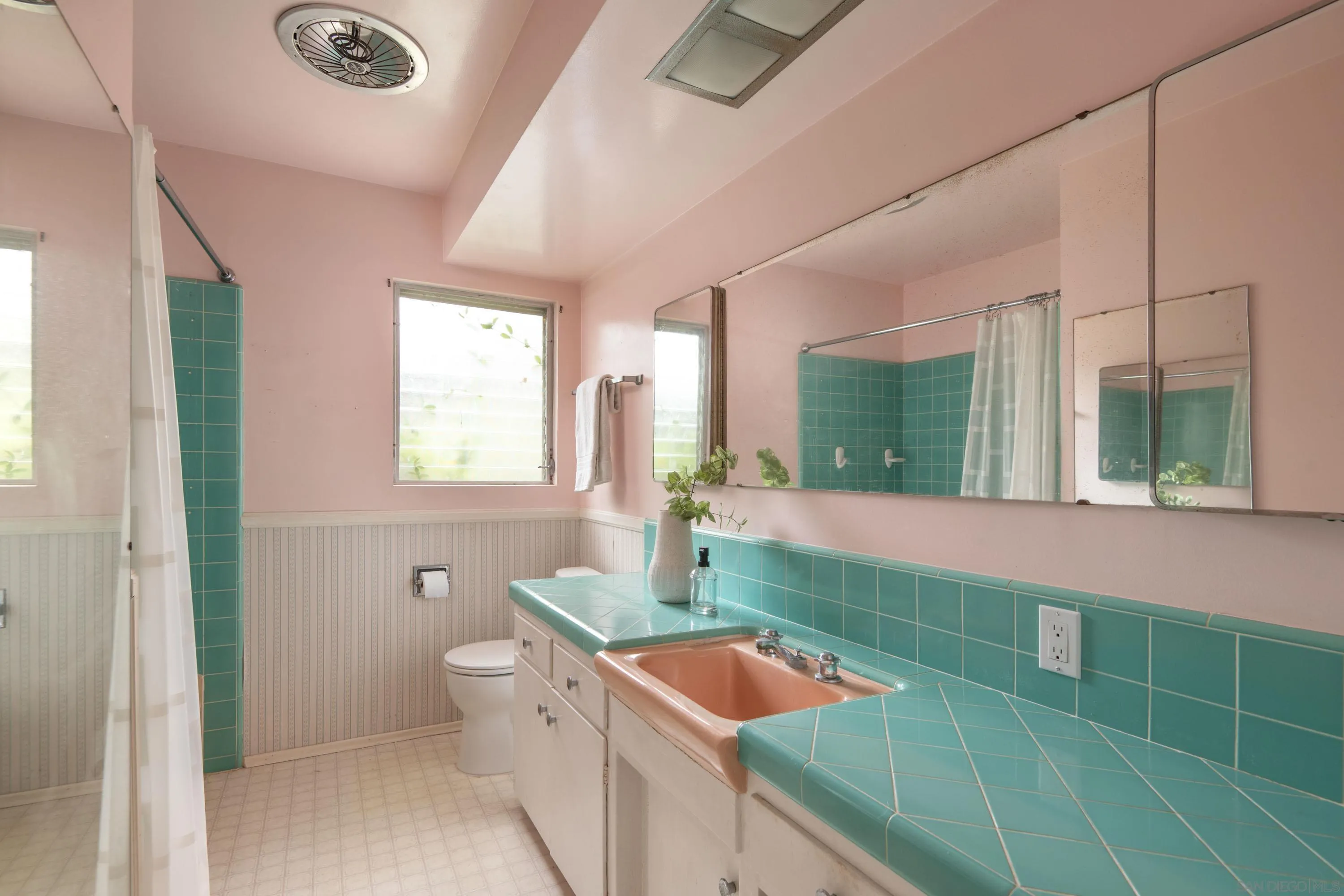 https://cdn.realtyfeed.com/cdn/127/260011527/b6ebd536e886156ab689b4aa2b9a9d37.webp