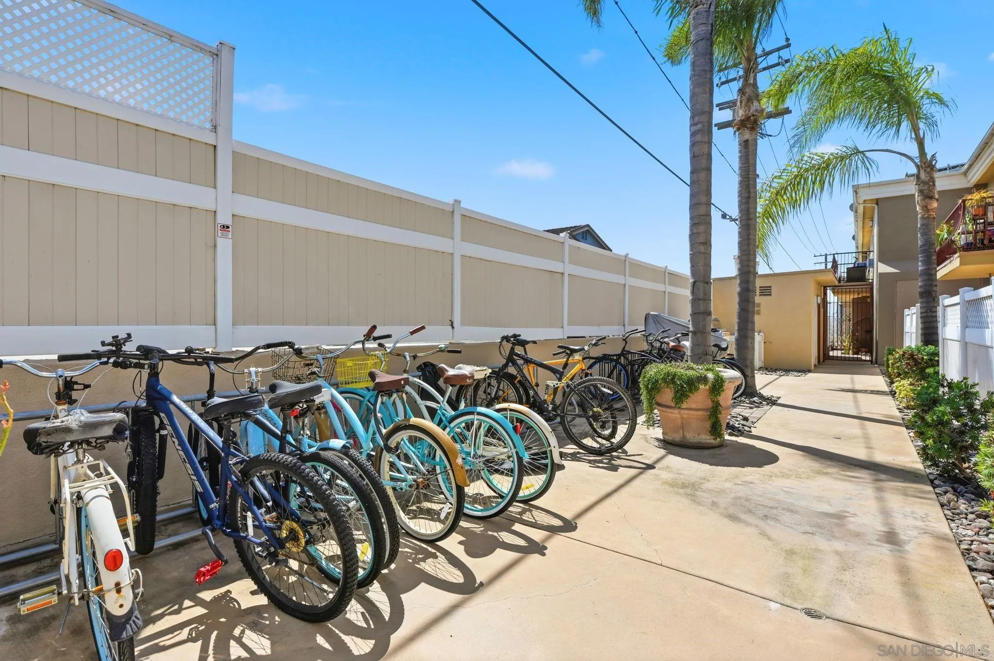 https://cdn.realtyfeed.com/cdn/127/260011535/d02817b7dc1ba770cb83dd67082caa1e.webp