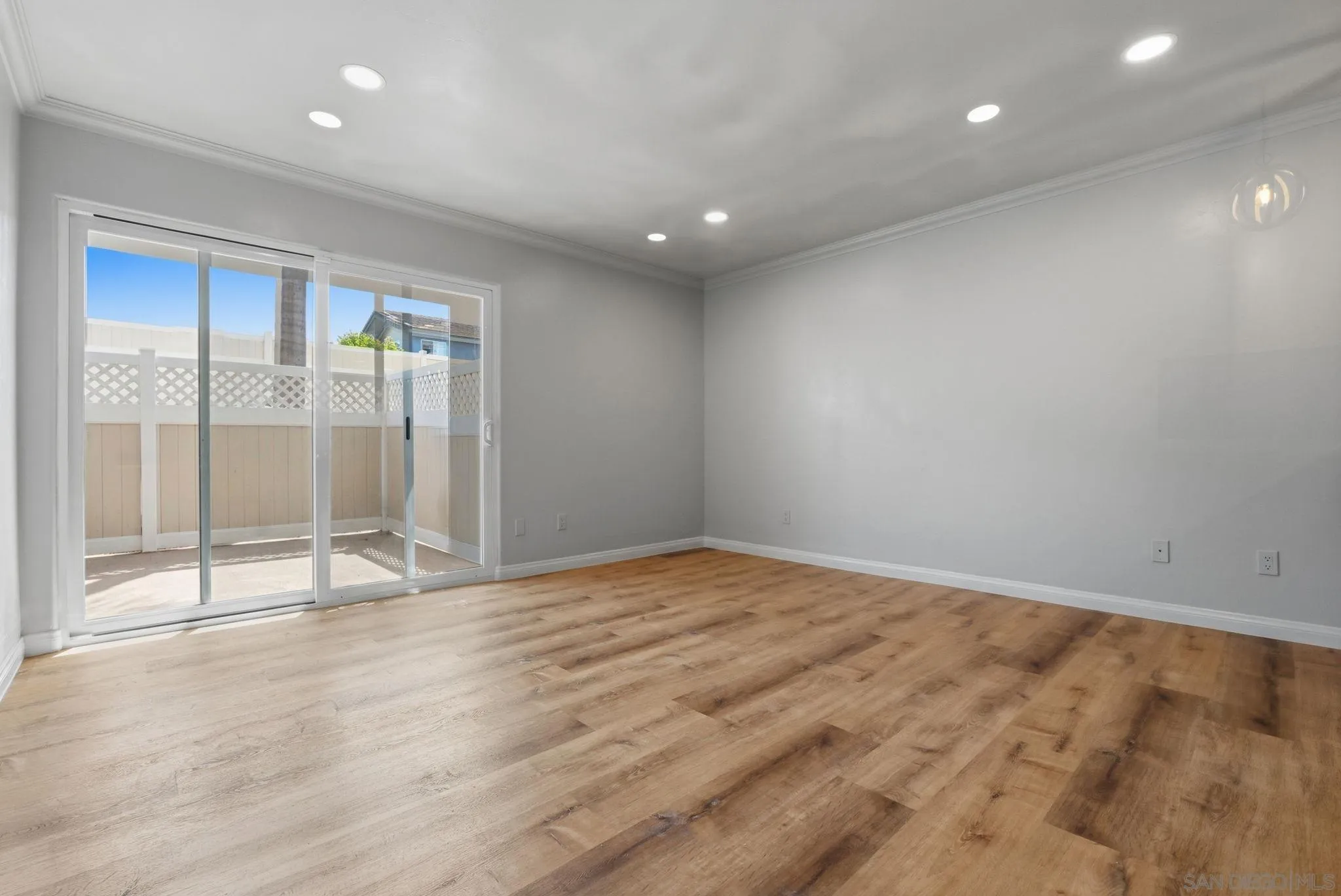 https://cdn.realtyfeed.com/cdn/127/260011535/e386aa05b9994ed2f928852805dc00ee.webp