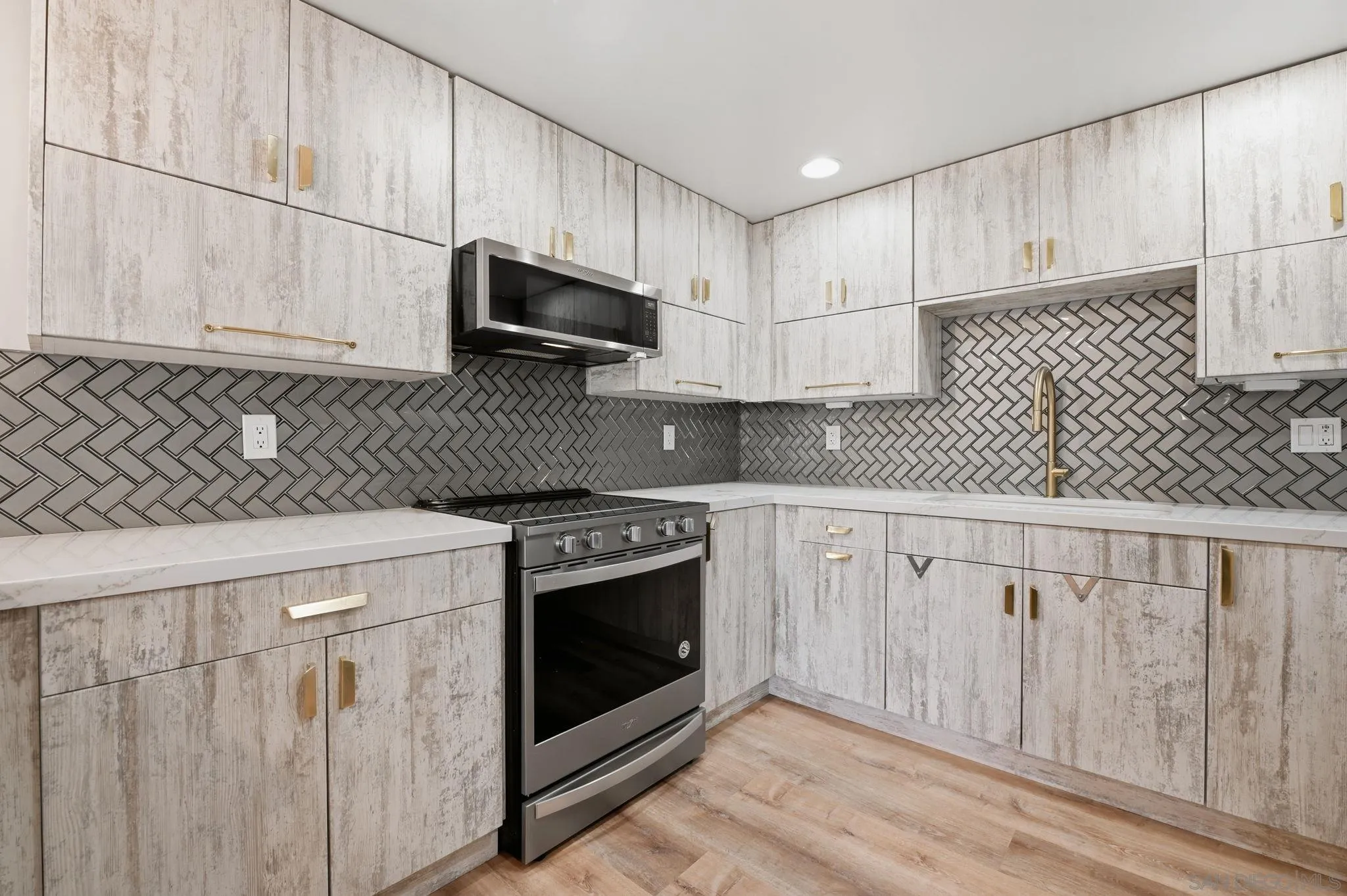 Photo #7: 260011535 Listing: Photo #7