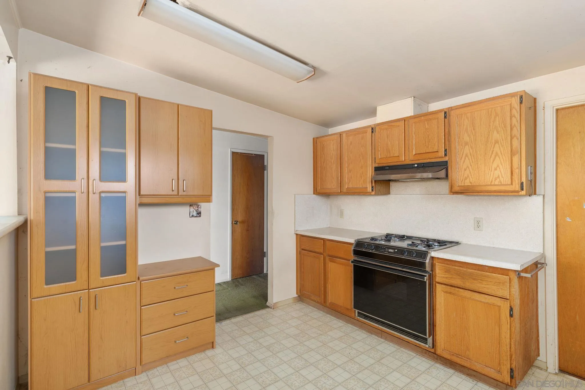 https://cdn.realtyfeed.com/cdn/127/260011558/11f1ca6d7d7c2470c3e7131ae343ad3f.webp