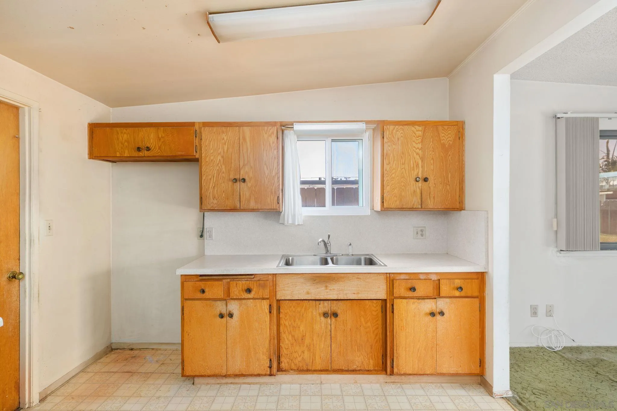 https://cdn.realtyfeed.com/cdn/127/260011558/5b93f0a6c5e844ba3edea96ea216f9c5.webp