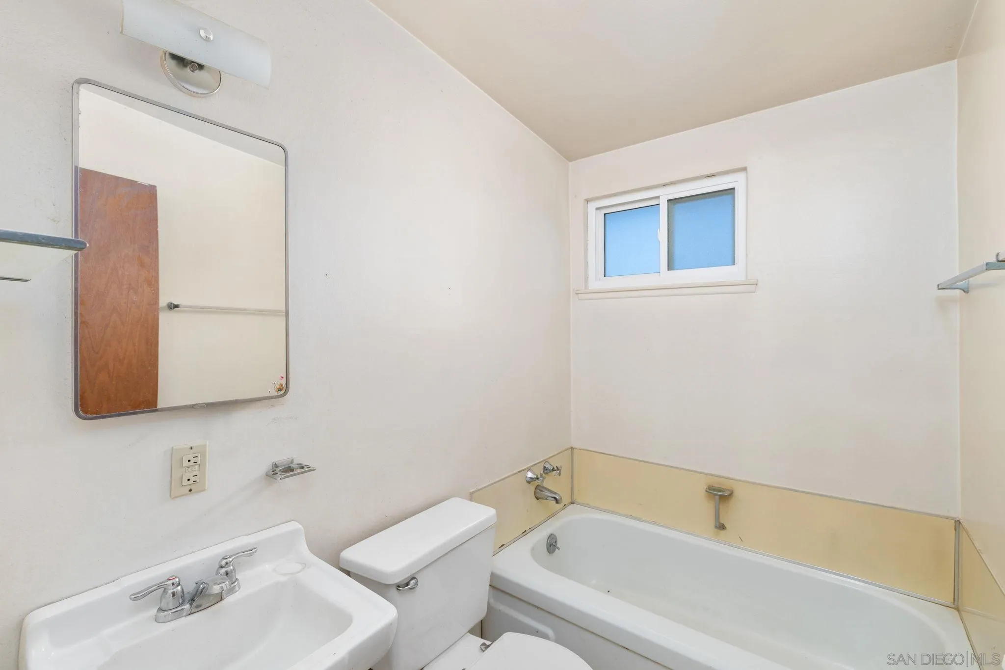 https://cdn.realtyfeed.com/cdn/127/260011558/6d3a70dd77c3b58051217ef7164cf029.webp