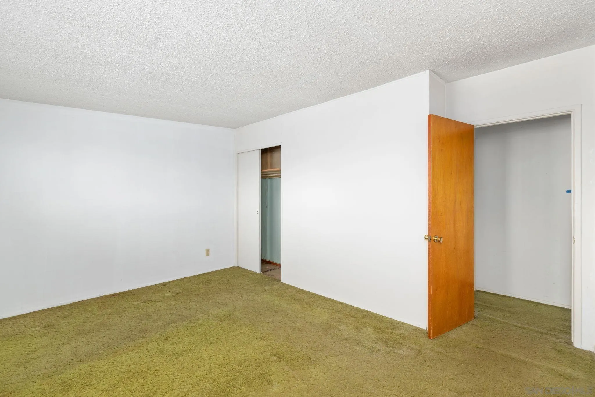 https://cdn.realtyfeed.com/cdn/127/260011558/826b37851d410e65587d9dfa53f599f9.webp