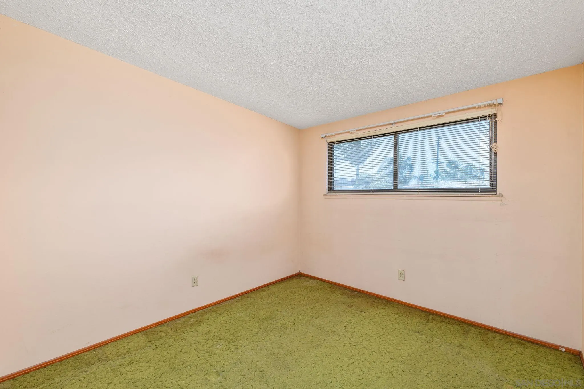 https://cdn.realtyfeed.com/cdn/127/260011558/b58e4c51985a2370178fb22175899eea.webp
