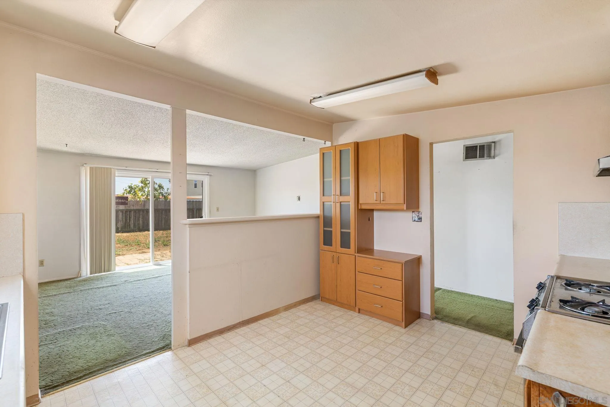 https://cdn.realtyfeed.com/cdn/127/260011558/f440779b28653f54f07504a03a8859a6.webp