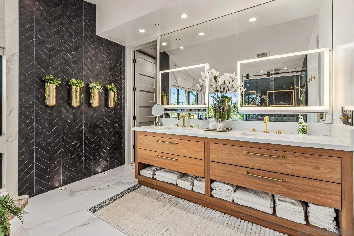 https://cdn.realtyfeed.com/cdn/127/260011565/43a8bcb356489ef753548e26971b2e33.webp
