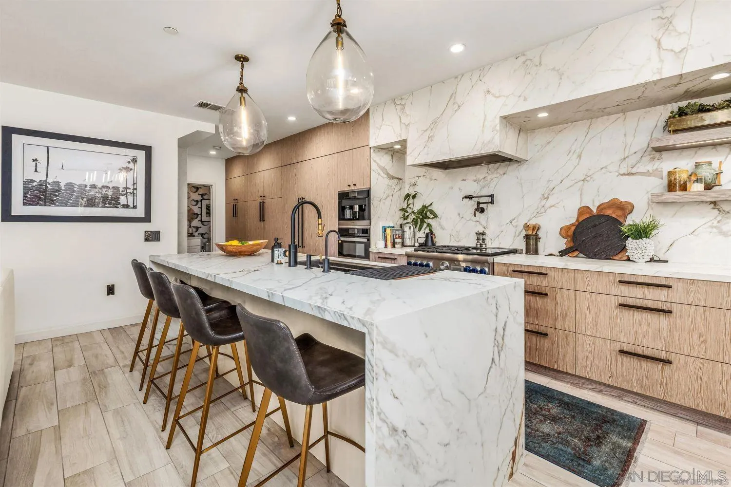 https://cdn.realtyfeed.com/cdn/127/260011565/98e42233111d33b58e64e319253a97cb.webp
