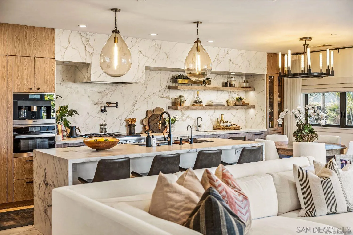 https://cdn.realtyfeed.com/cdn/127/260011565/eb3c0c695ff2c8fed097a1e863e7c4f9.webp