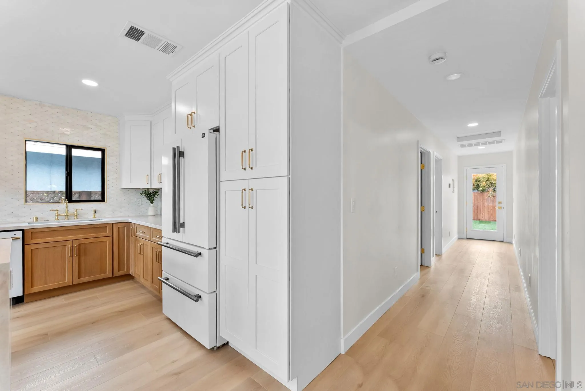 https://cdn.realtyfeed.com/cdn/127/260011568/01655f6e28af972eddc2022d18e3df4b.webp