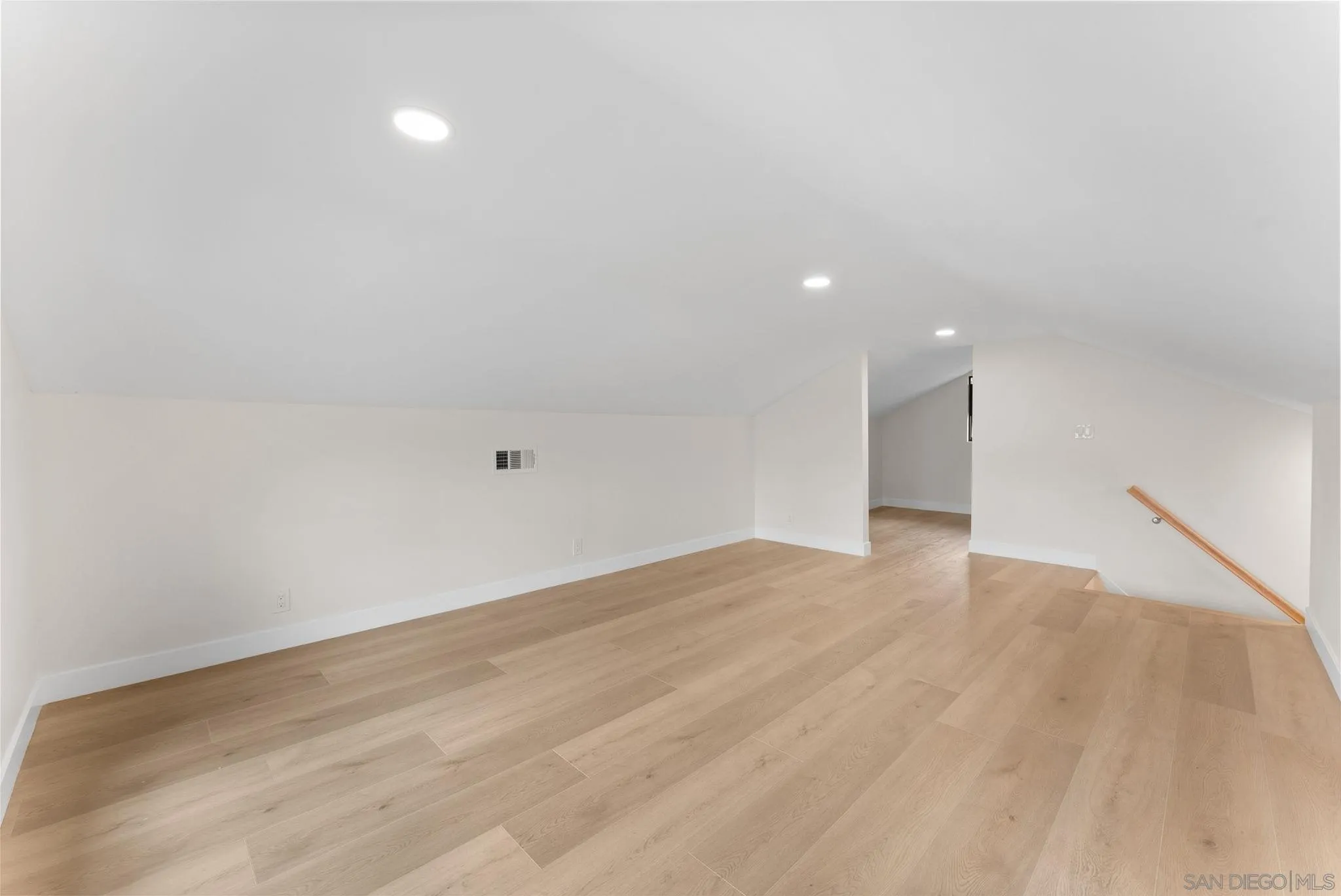https://cdn.realtyfeed.com/cdn/127/260011568/0d3a638afeef2f777706a284f3148675.webp